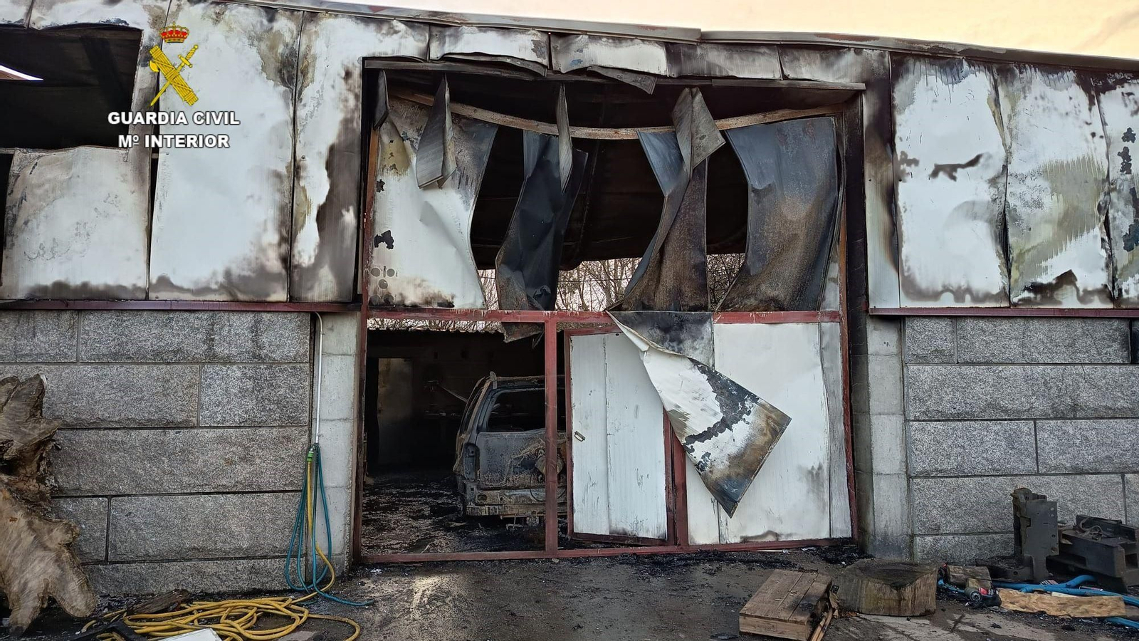 La nave, completamente calcinada.