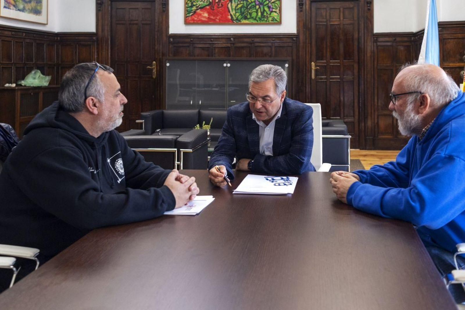 Xulio Vilar, Luis Menor e Xulio César Iglesias, reunidos no Pazo Provincial.