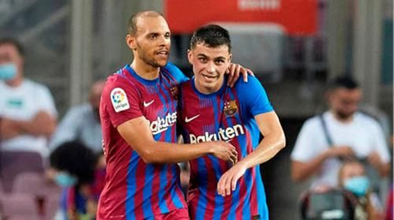 Braithwaite y Pedri celebran un gol en el anterior partido del Barça. // EFE
