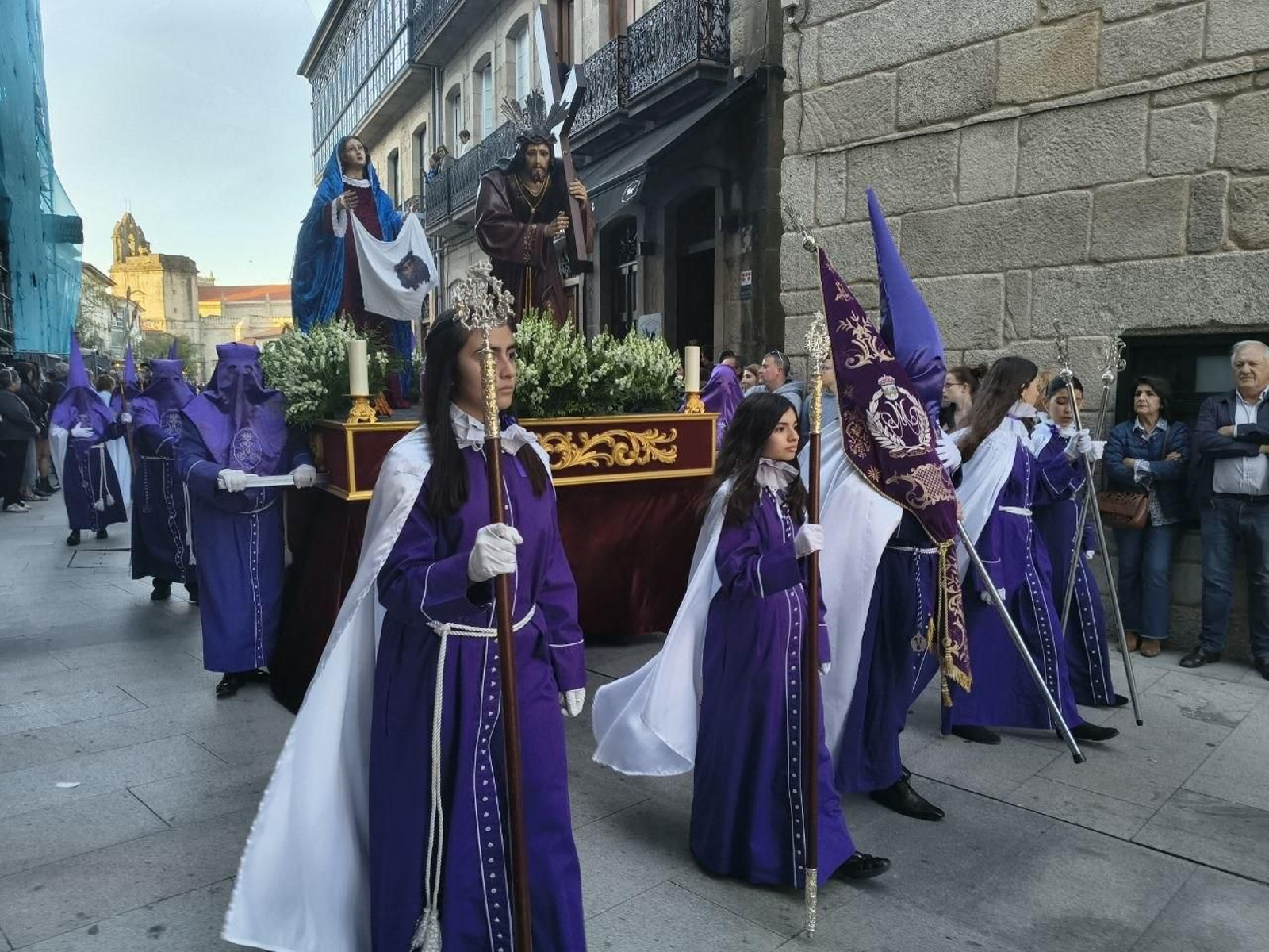 Galería | Emotiva procesión General del Santo Entierro en Pontevedra