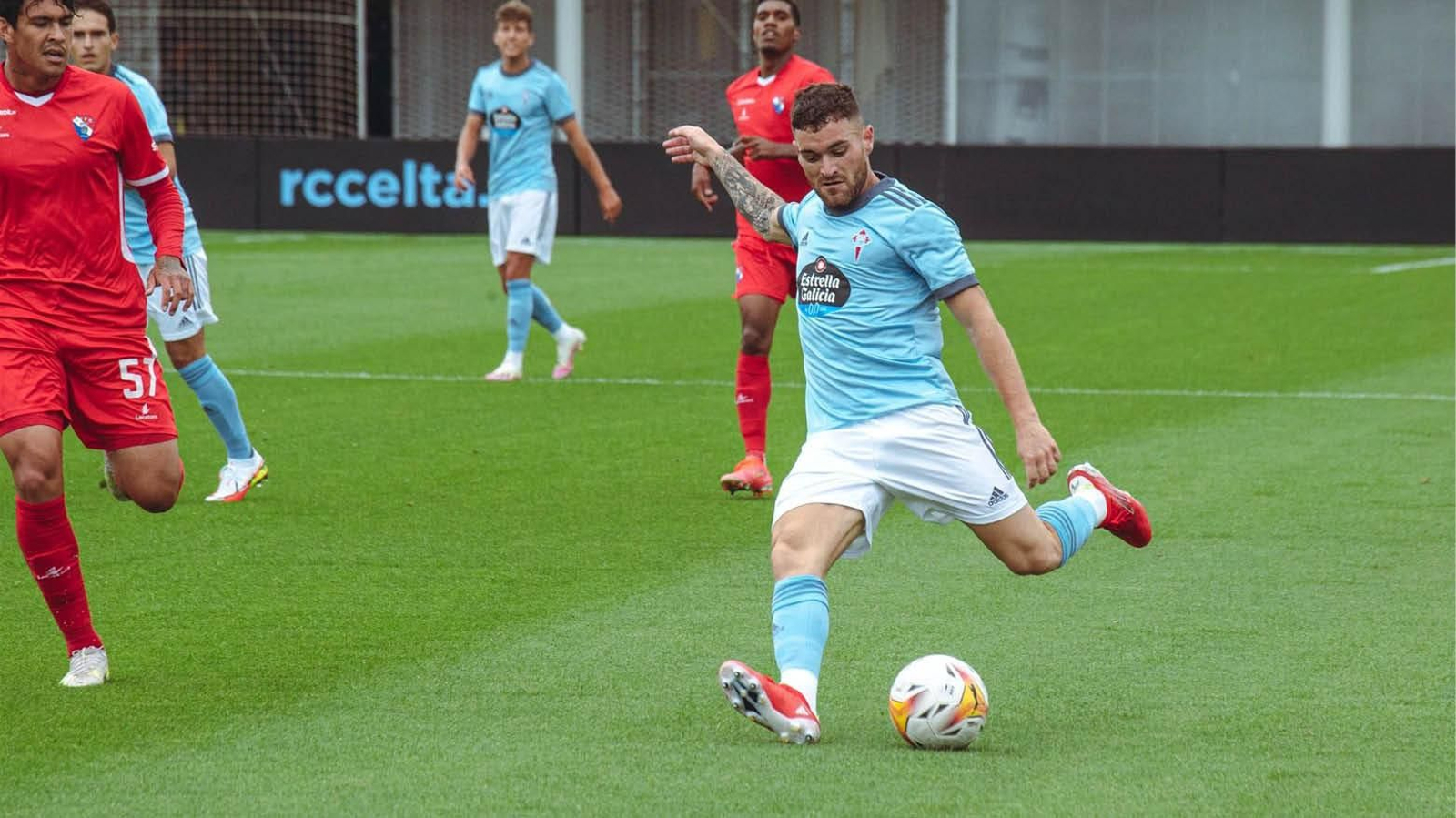 Javi Galán jugó como titular tras un solo entrenamiento con el grupo.