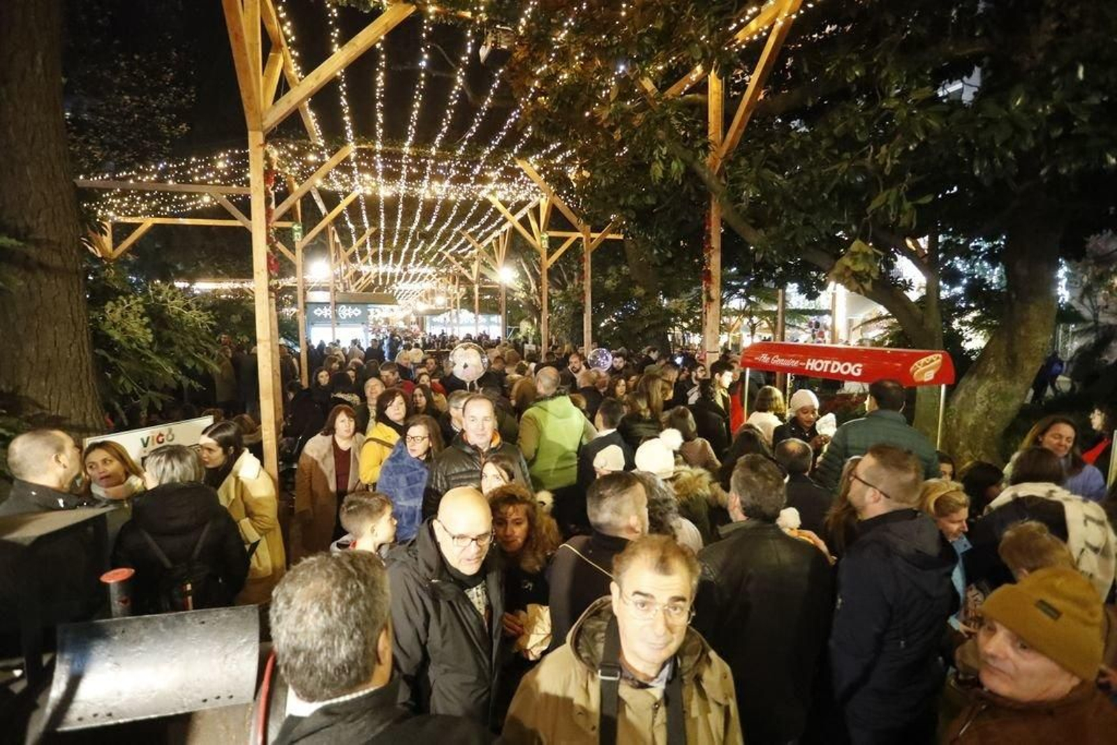 Los turistas invaden Vigo en el Puente97