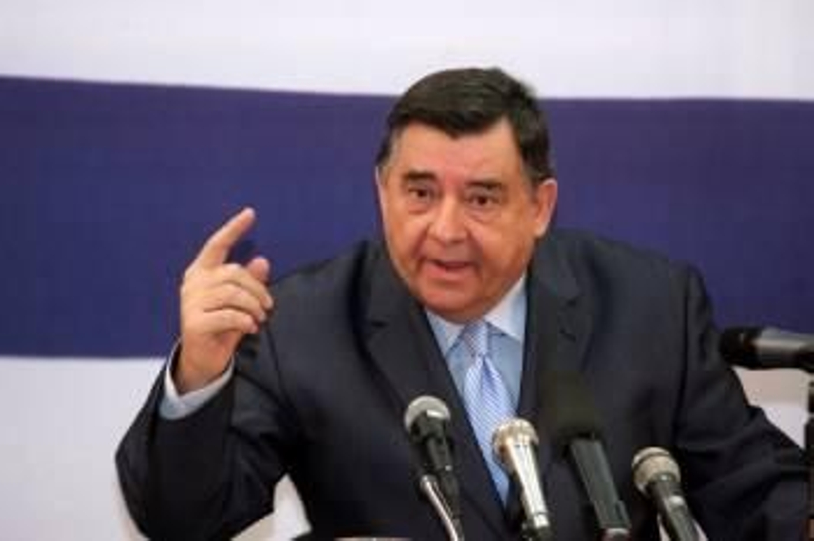 George Karatzaferis, lider ultraderechista griego, durante la rueda de prensa. (Foto: ALEXANDRO BELTES.)