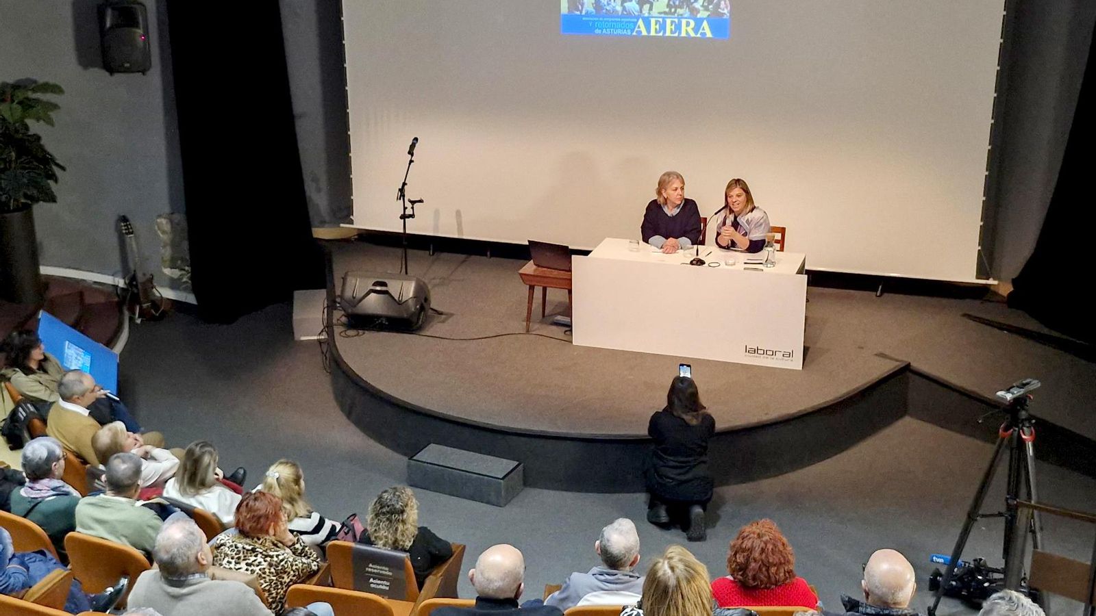 El Paraninfo de la Laboral durante la celebración del Día Internacional de las Personas Migrantes