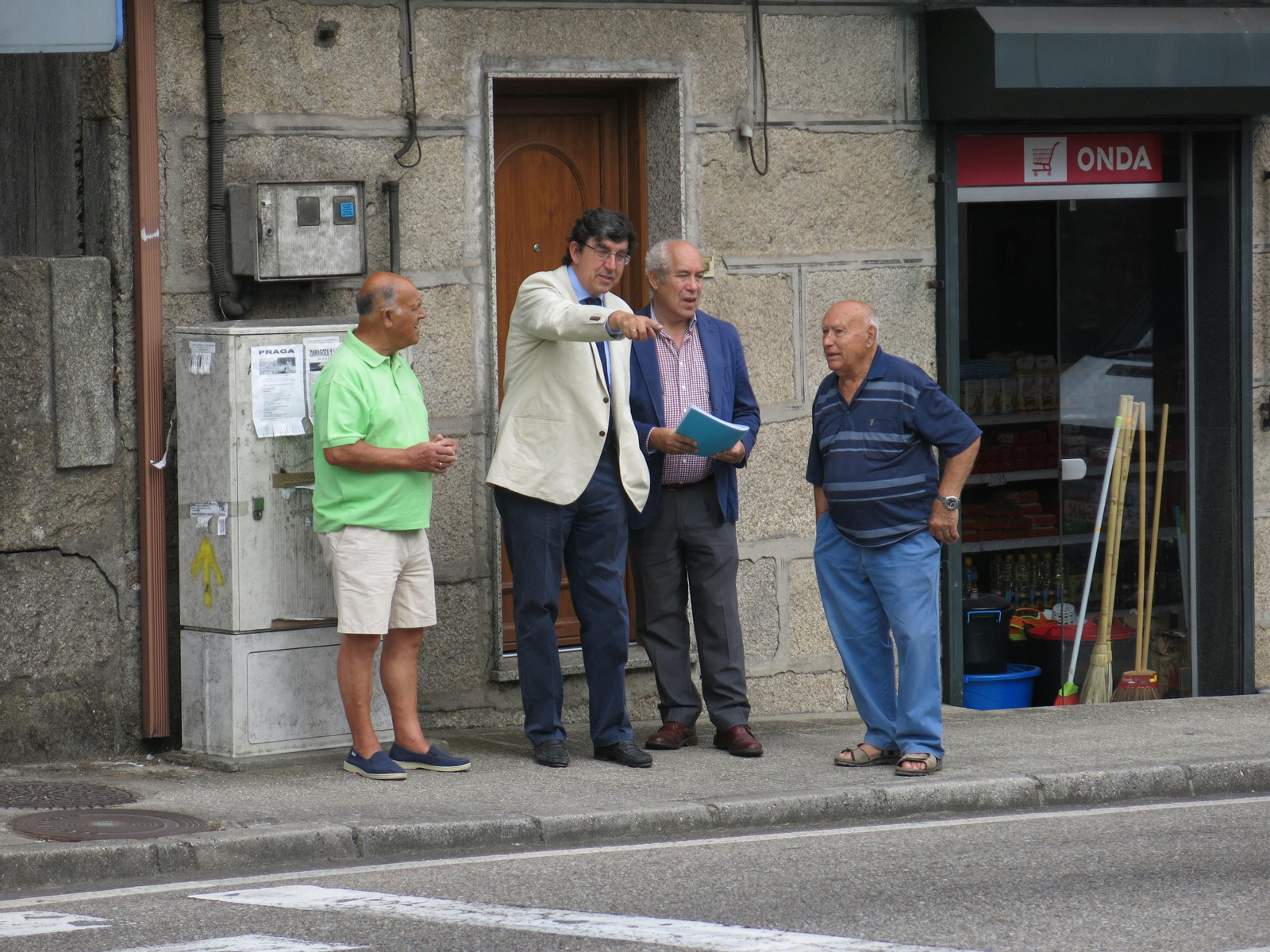 López-Chaves, delegado de la Xunta, ayer en Coruxo.