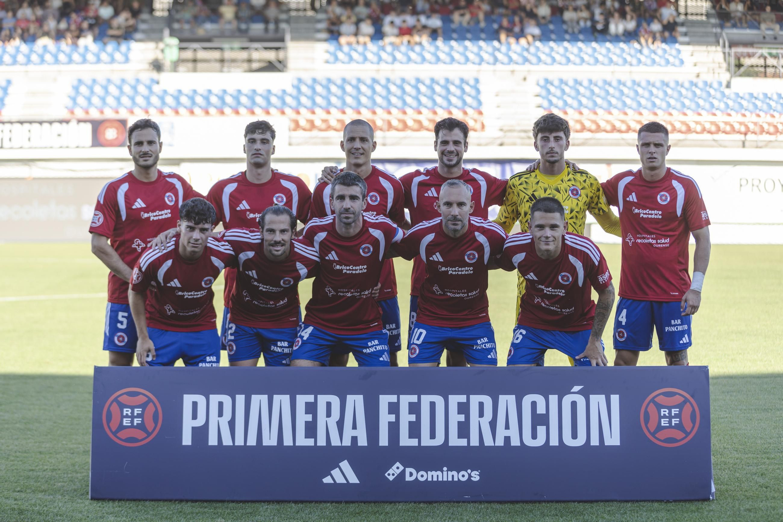 Galería |  O Couto vive una jornada de calor y una nueva derrota de la UD Ourense en Primera Federación