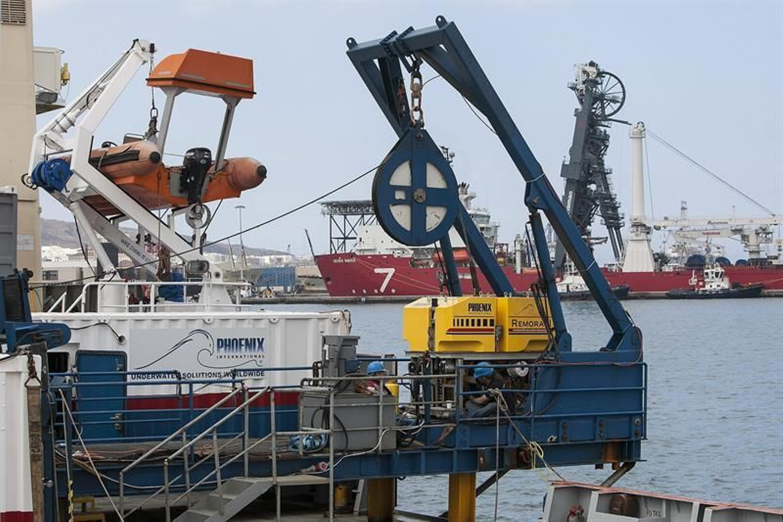 El buque 'EDT Ares', de la compañía norteamericana Phoenix Internacional, en la Base Naval de la capital grancanaria
