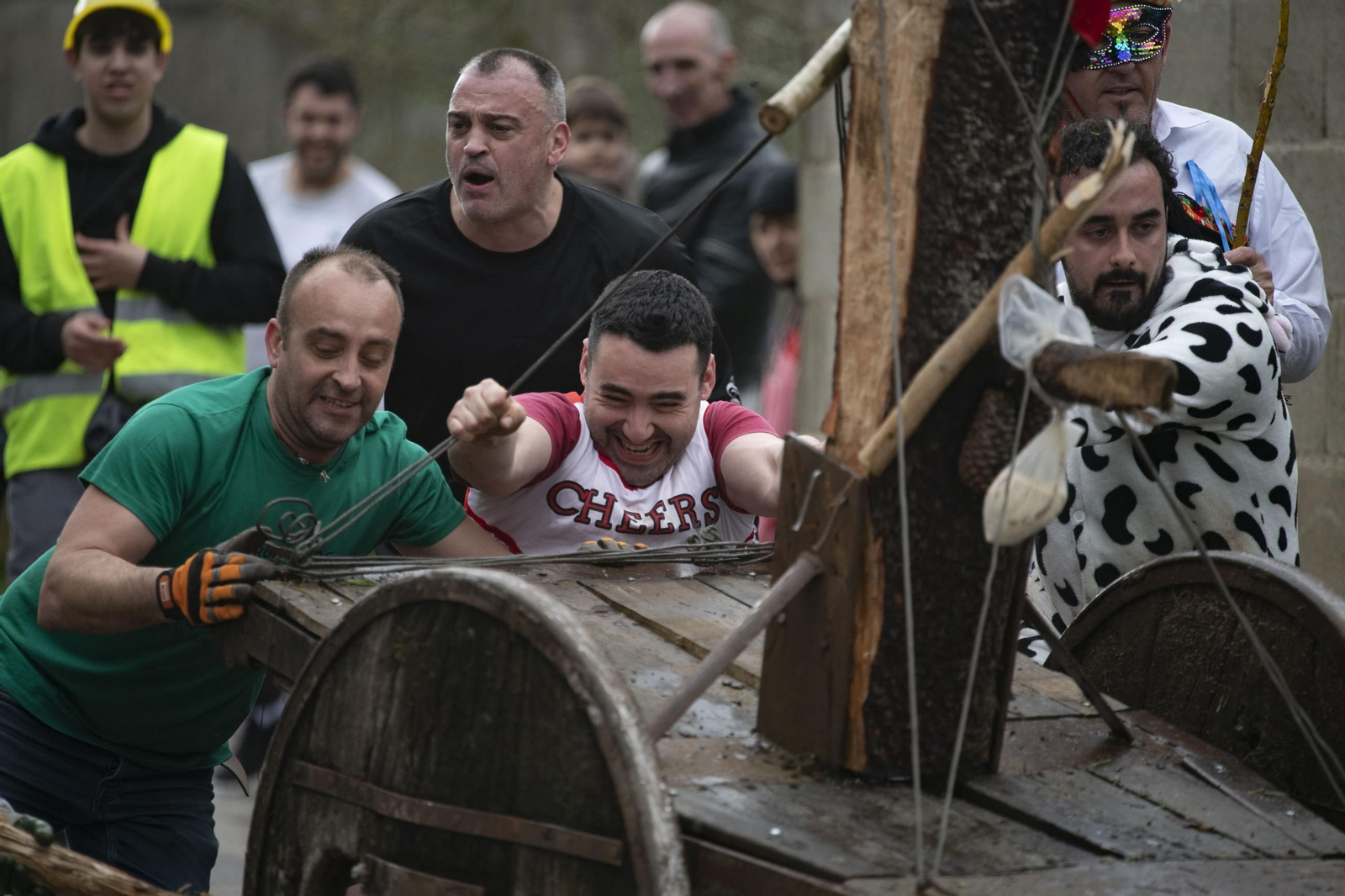 Galería | El meco Abalos recorrió As Teixugueiras, Cartelle