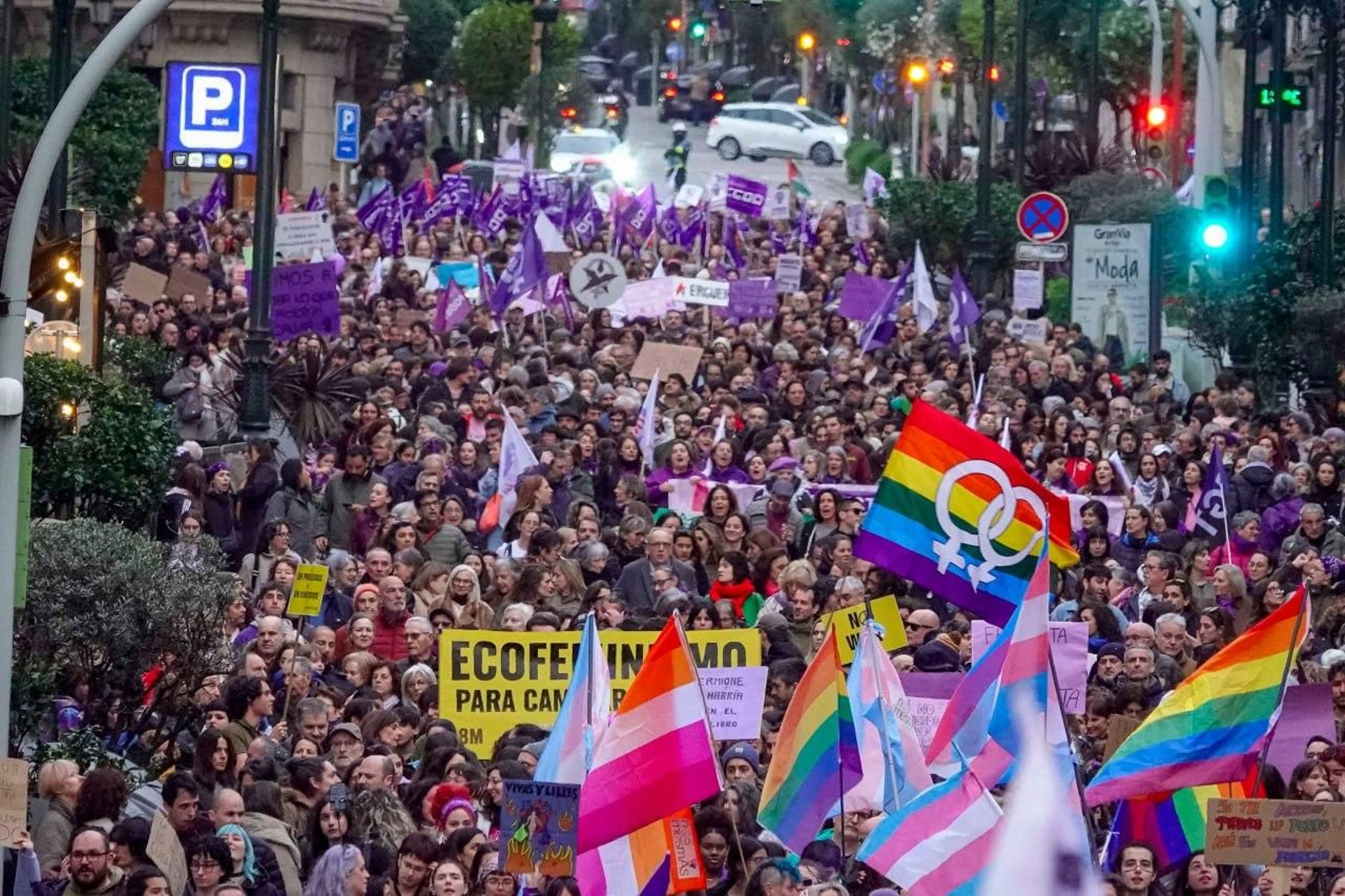 Galería | Las calles de Vigo se pintan de morado por el Día Internacional de la Mujer