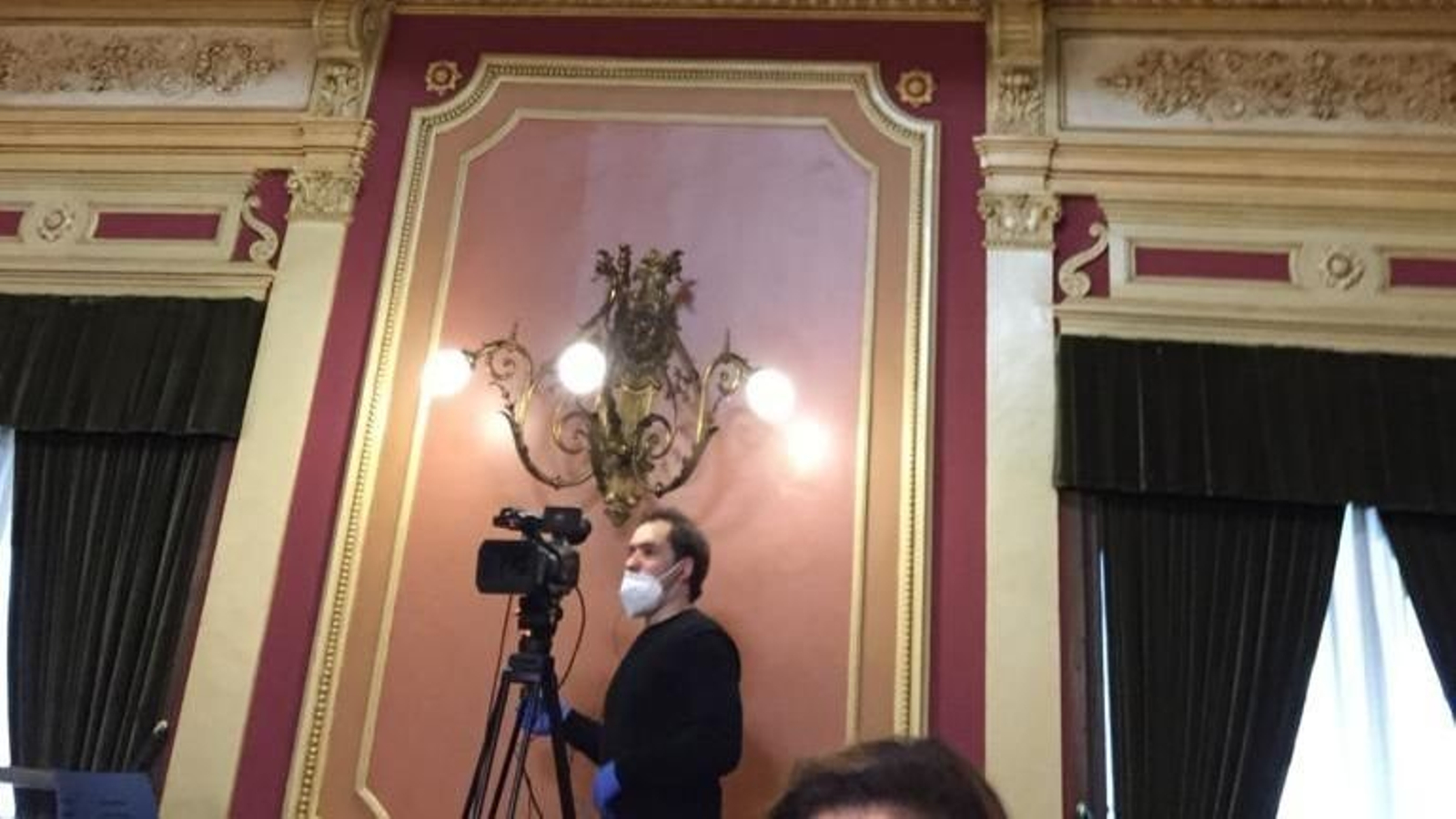 Germán López graba el pleno de ayer.