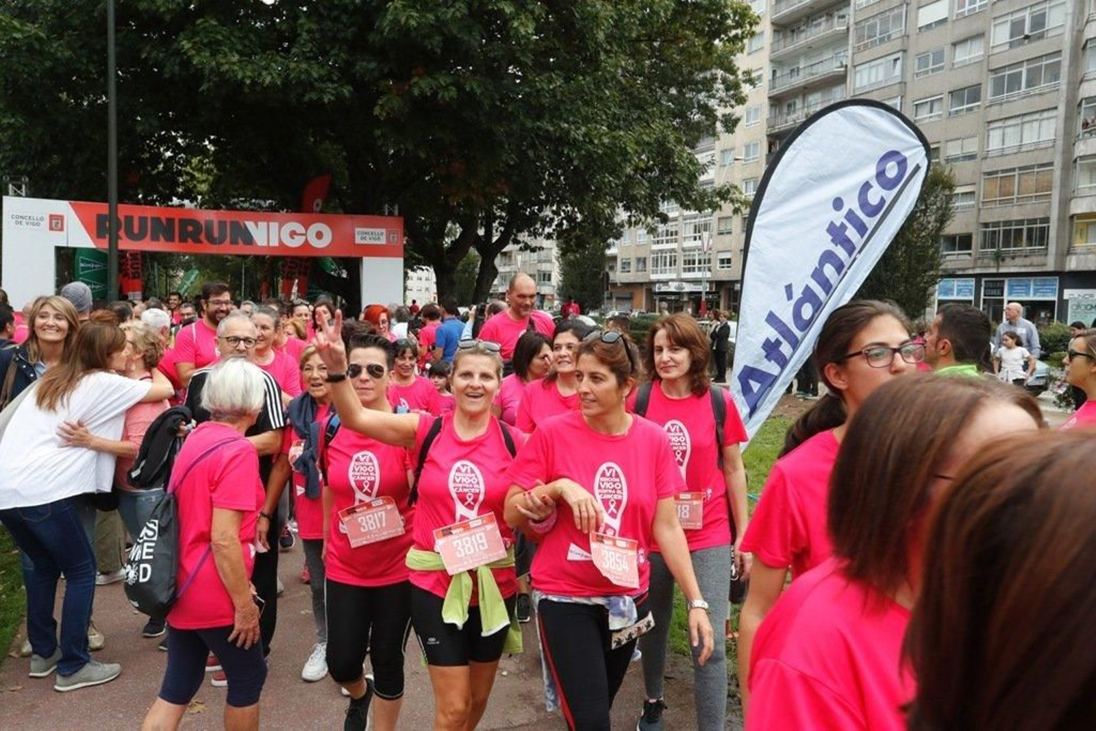 El color rosa abarrotó la Avenida de Castelao - JV Landín 164