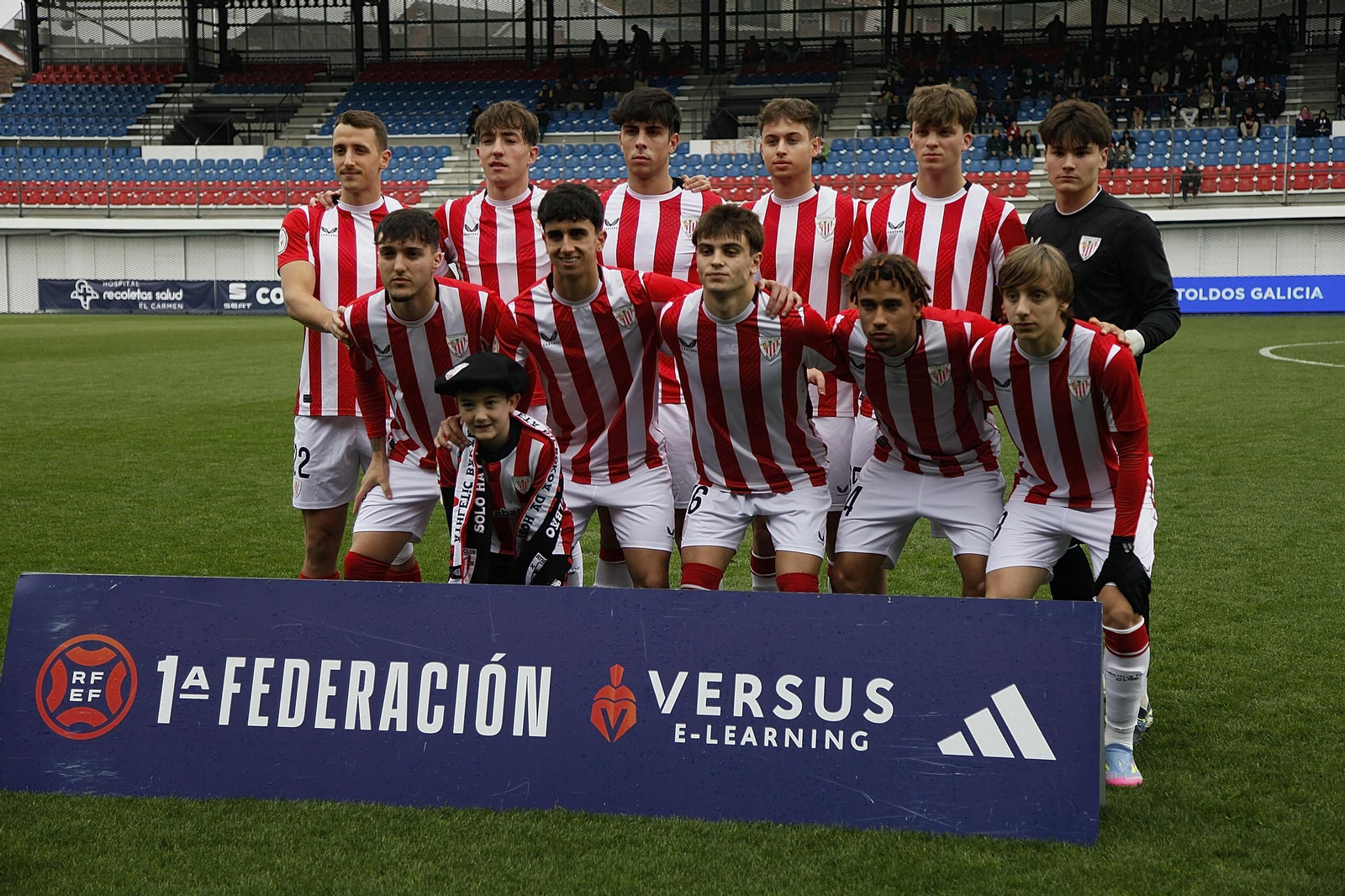 Galería | El Ourense CF sumó su primera derrota en el fortín de O Couto