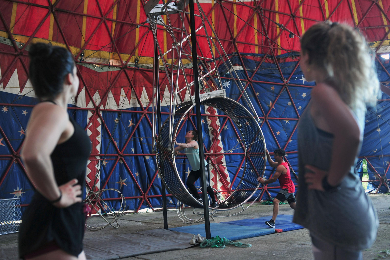 Benposta recupera la idea de su escuela de circo. José Paz