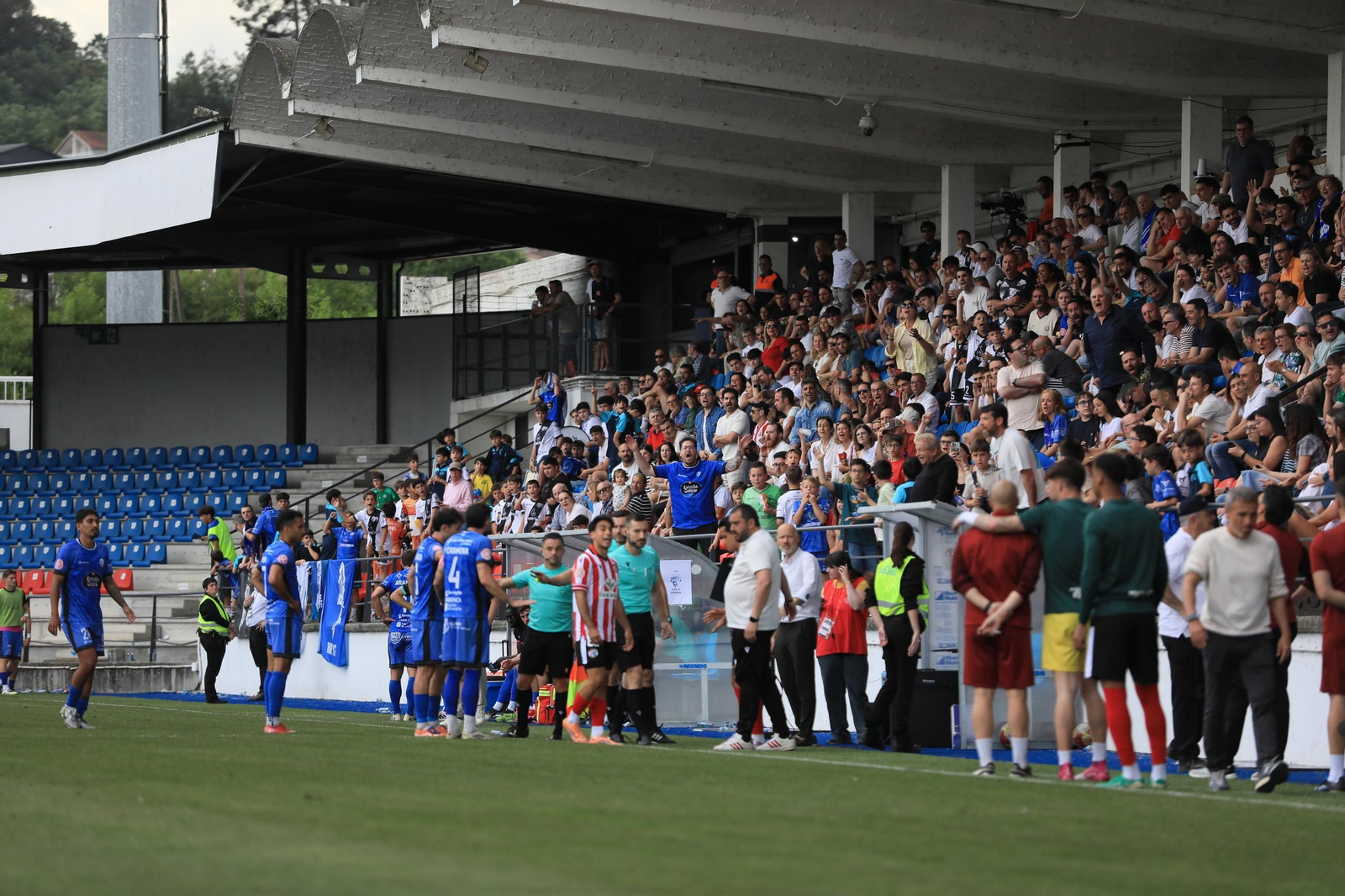 Galería | El Estadio de O Couto vive otra derrota, polémica, del Ourense CF