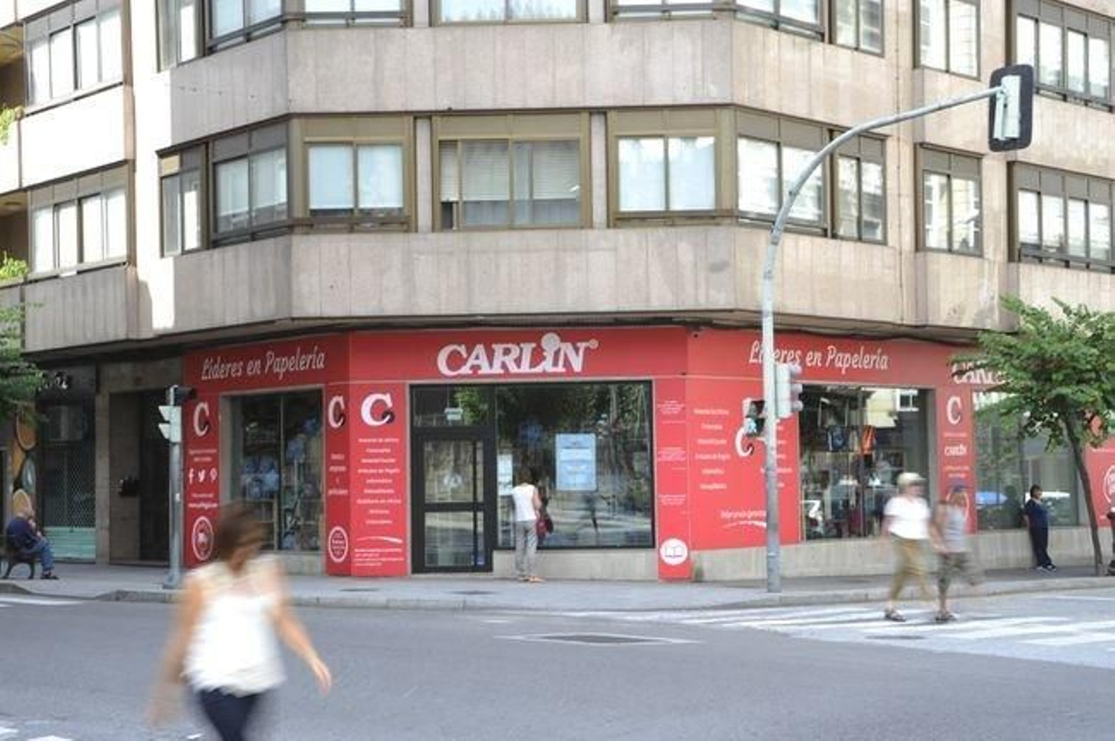 Un establecimiento de artículos de papelería abierto en Ervedelo.