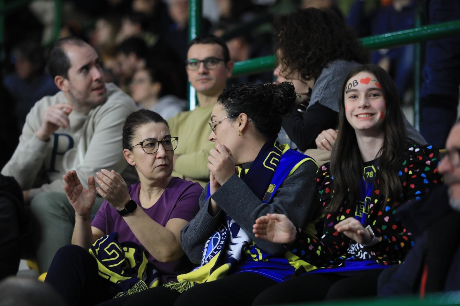 Galería | El Pazo disfruta de un sábado de baloncesto y Entroido