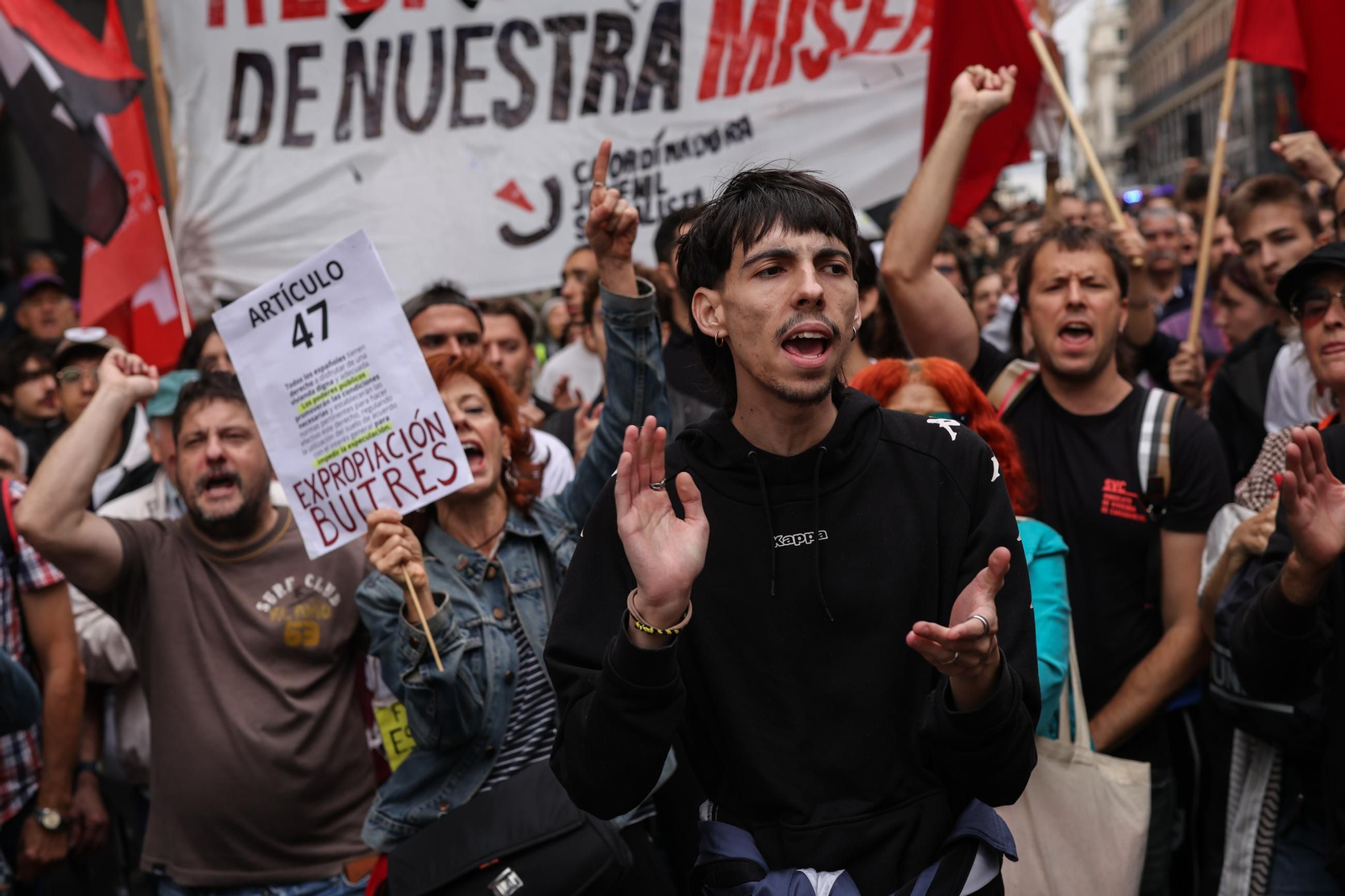 EuropaPress_7814627_decenas_personas_protesta_frente_congreso_diputados_octubre_2026_madrid