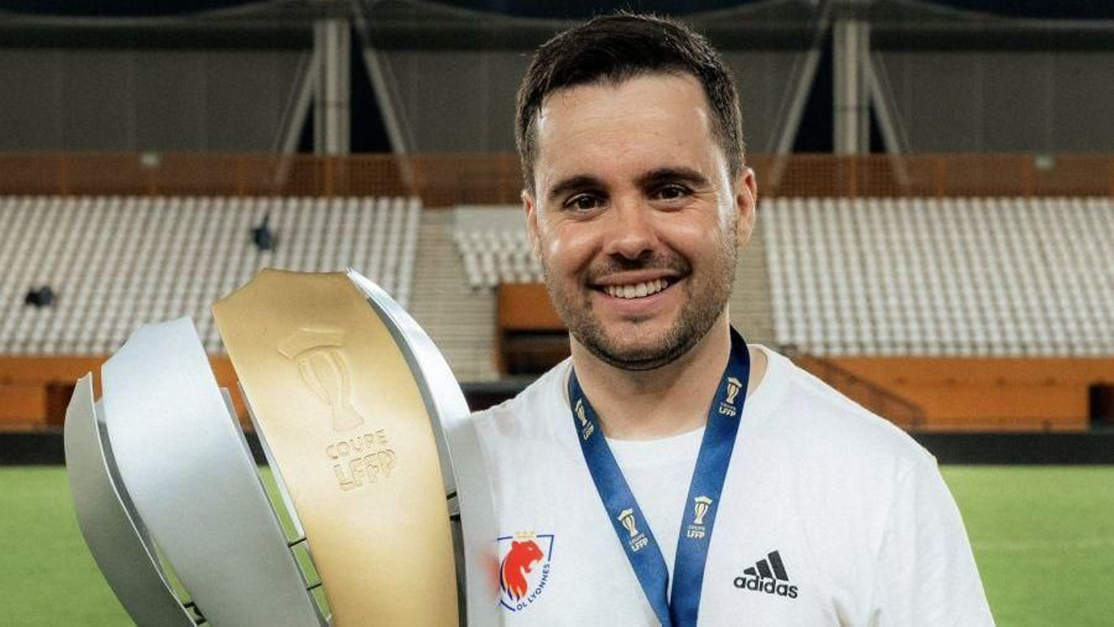 Giráldez acaba de ganar su primer título con el Lyon: la Copa de la Liga.