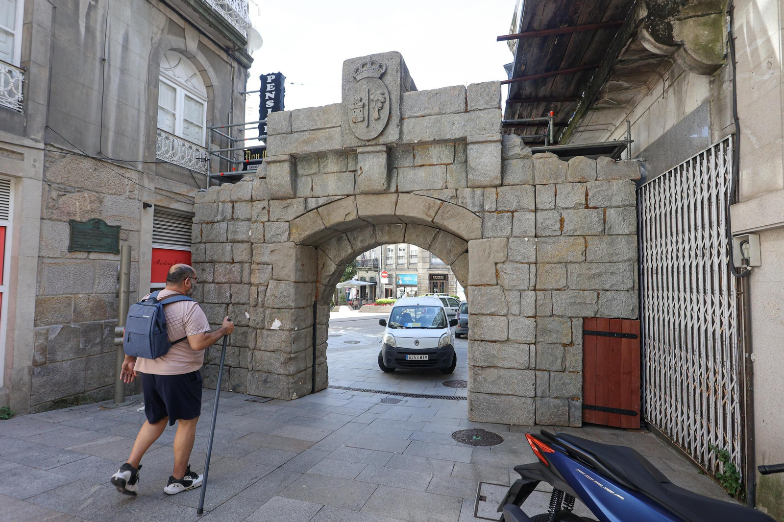 La Porta da Gamboa ya instalada para la representación del domingo.