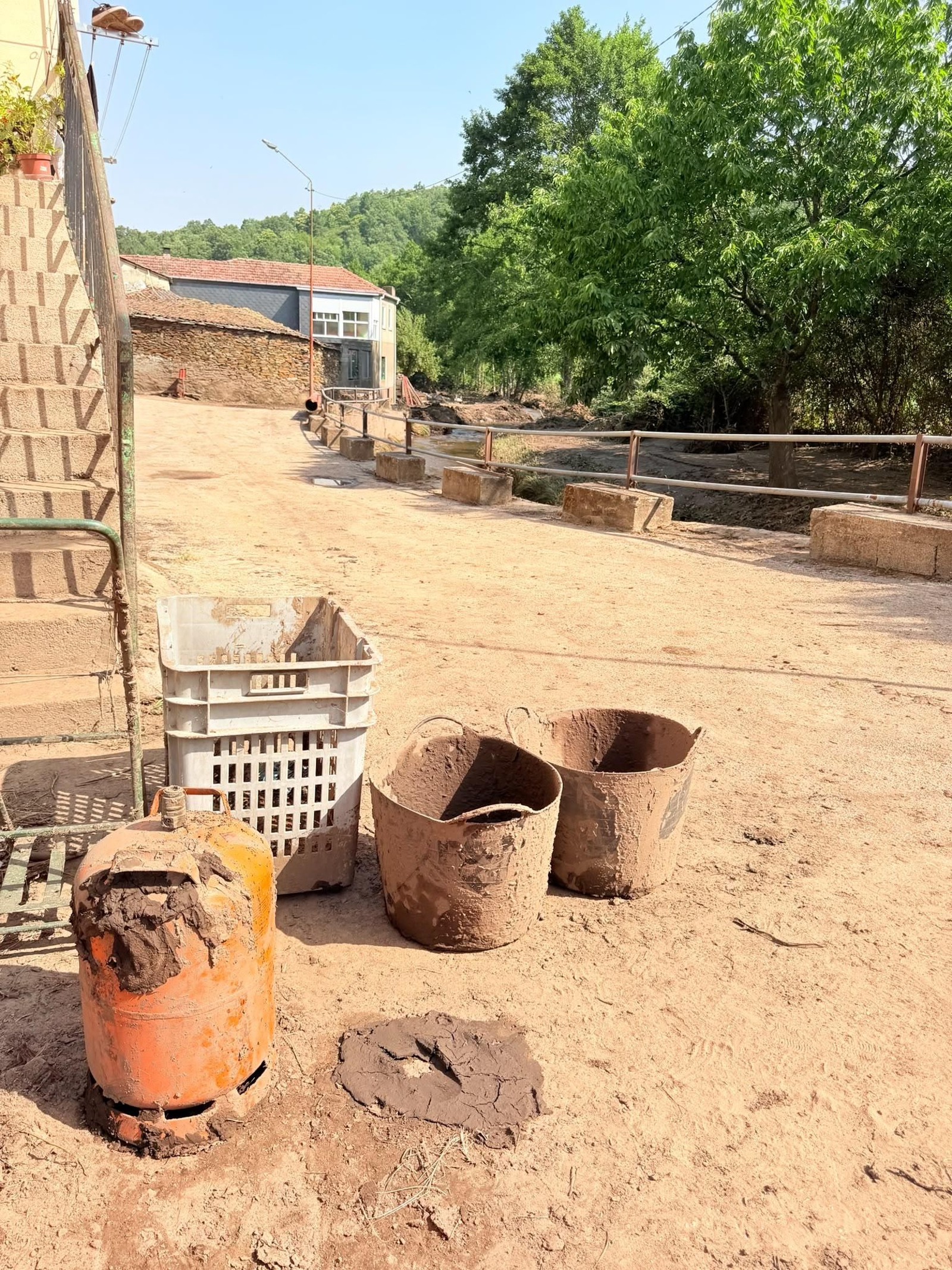Galería | A Bouza, arrasada, reclama ayuda cuatro días después de la riada, en fotos