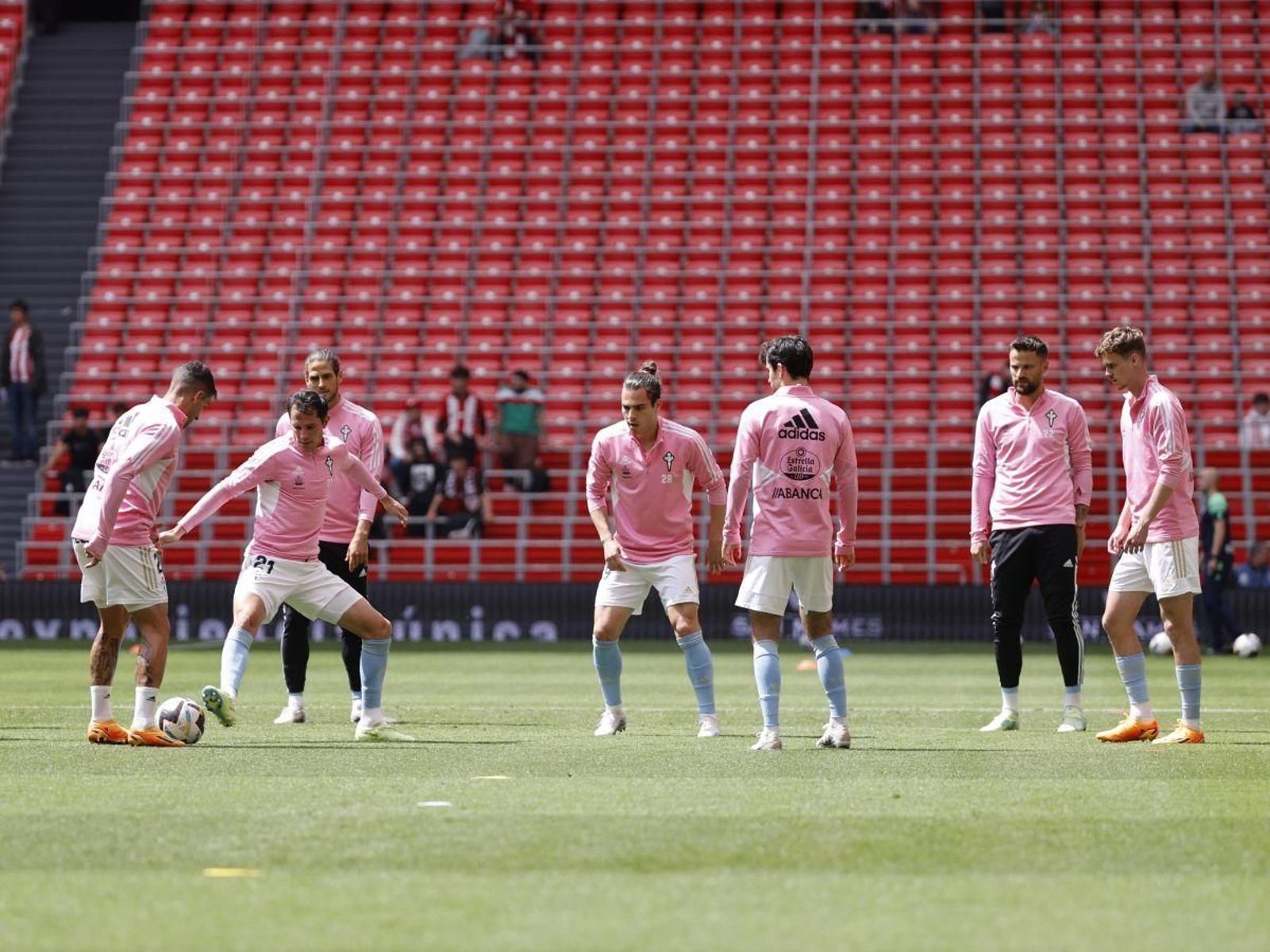 Miguel, junto a De la Torre.