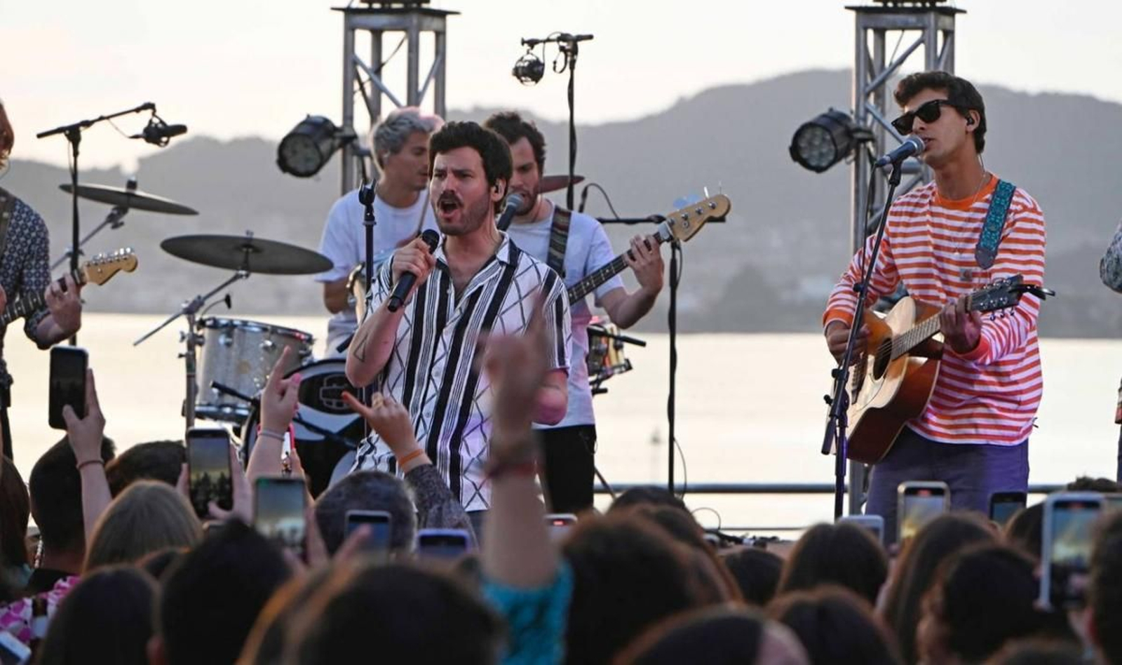 El grupo liderado por Willy Bárcenas durante su actuación en la terraza del Auditorio.