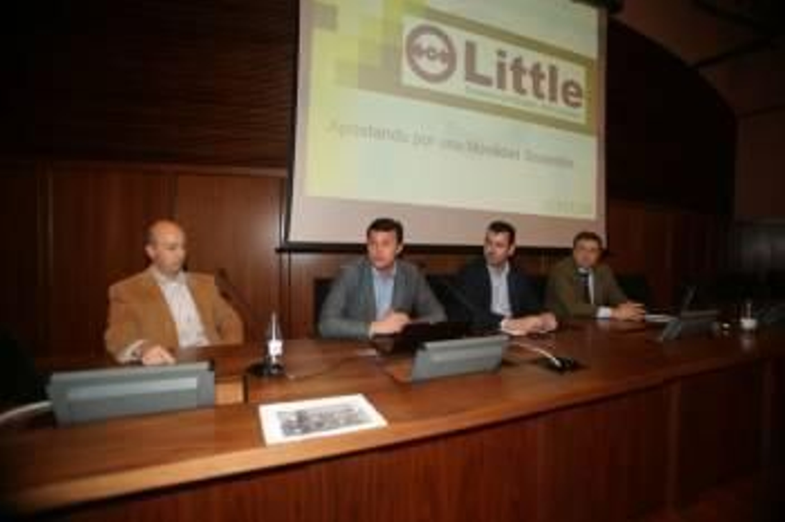 Juan García, Rubén Blanco, Marcos Barreira y Emilio Martínez, ayer en el debate en Industriales. (Foto: VICENTE ALONSO)