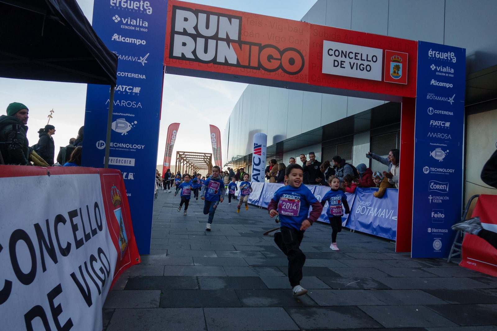 Galería | La carrera popular Érguete e Corre de Vigo bate récord de participación