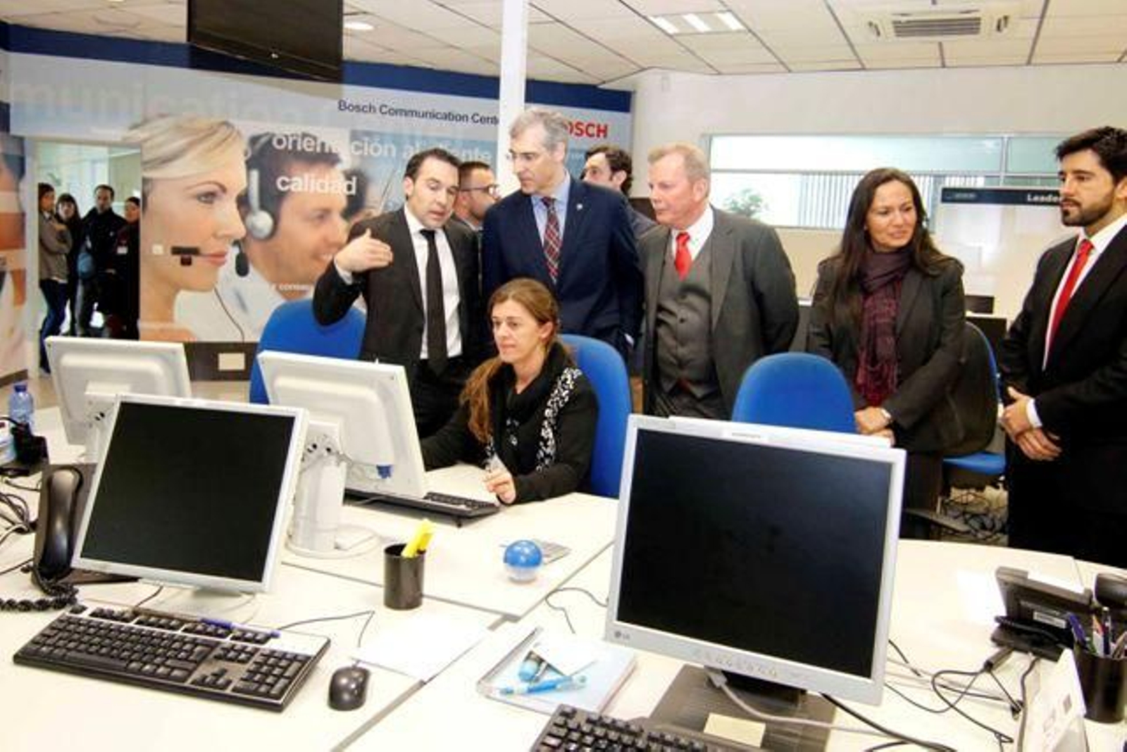 El conselleiro de Industria visitó ayer las instalaciones de Bosch.