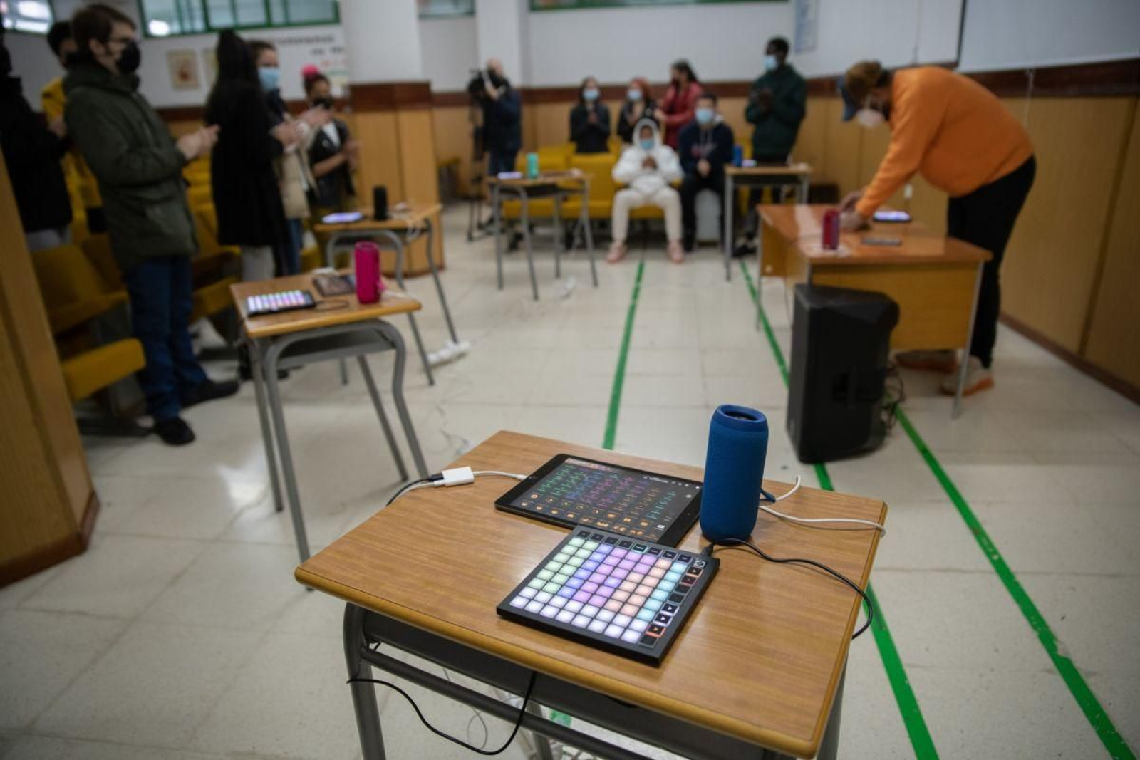 Alumnado de un centro de Ourense durante la grabación de un programa del Xornal Escolar.