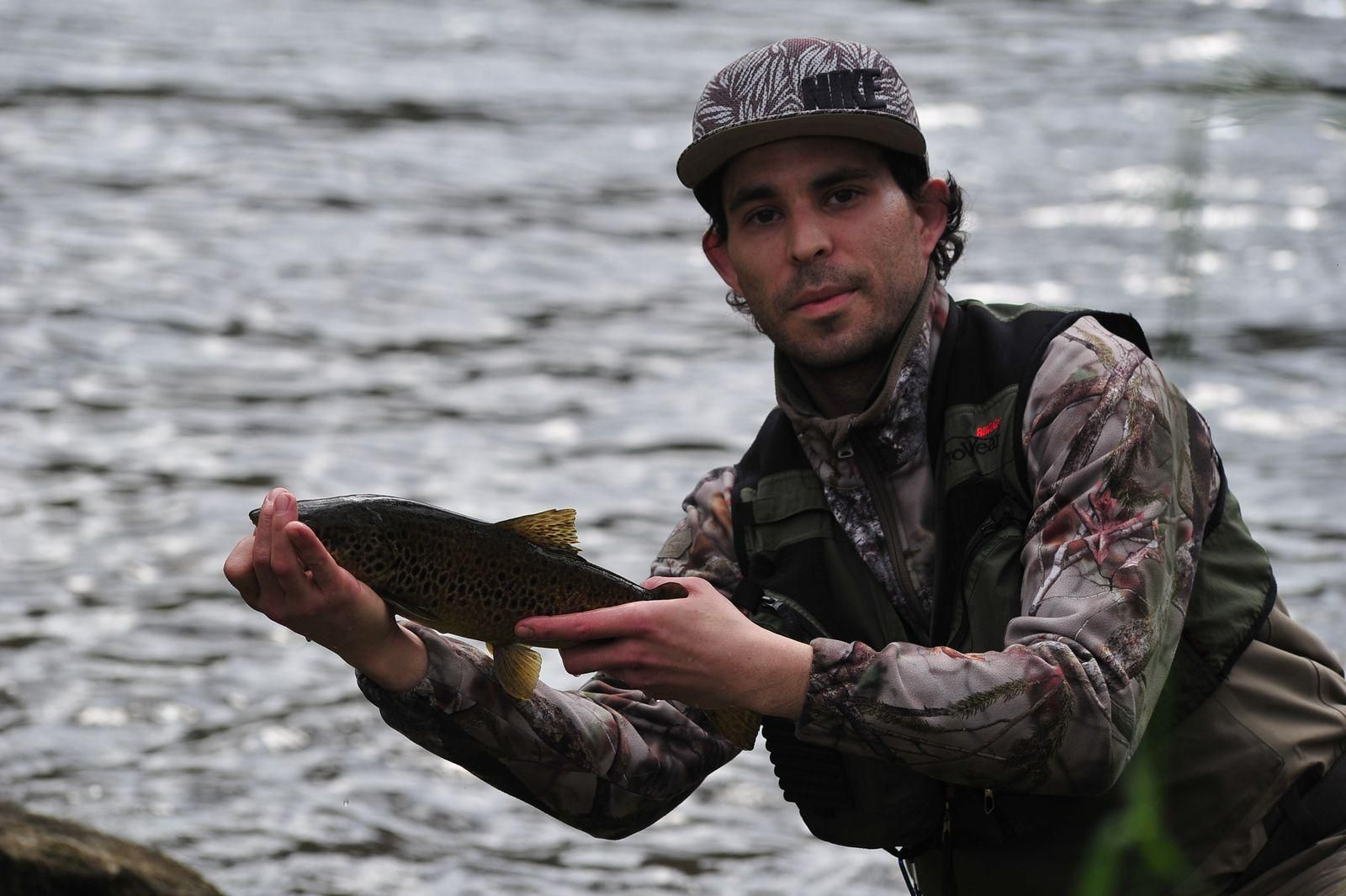 Primera jornada de pesca fluvial en el Miño (JOSÉ PAZ)