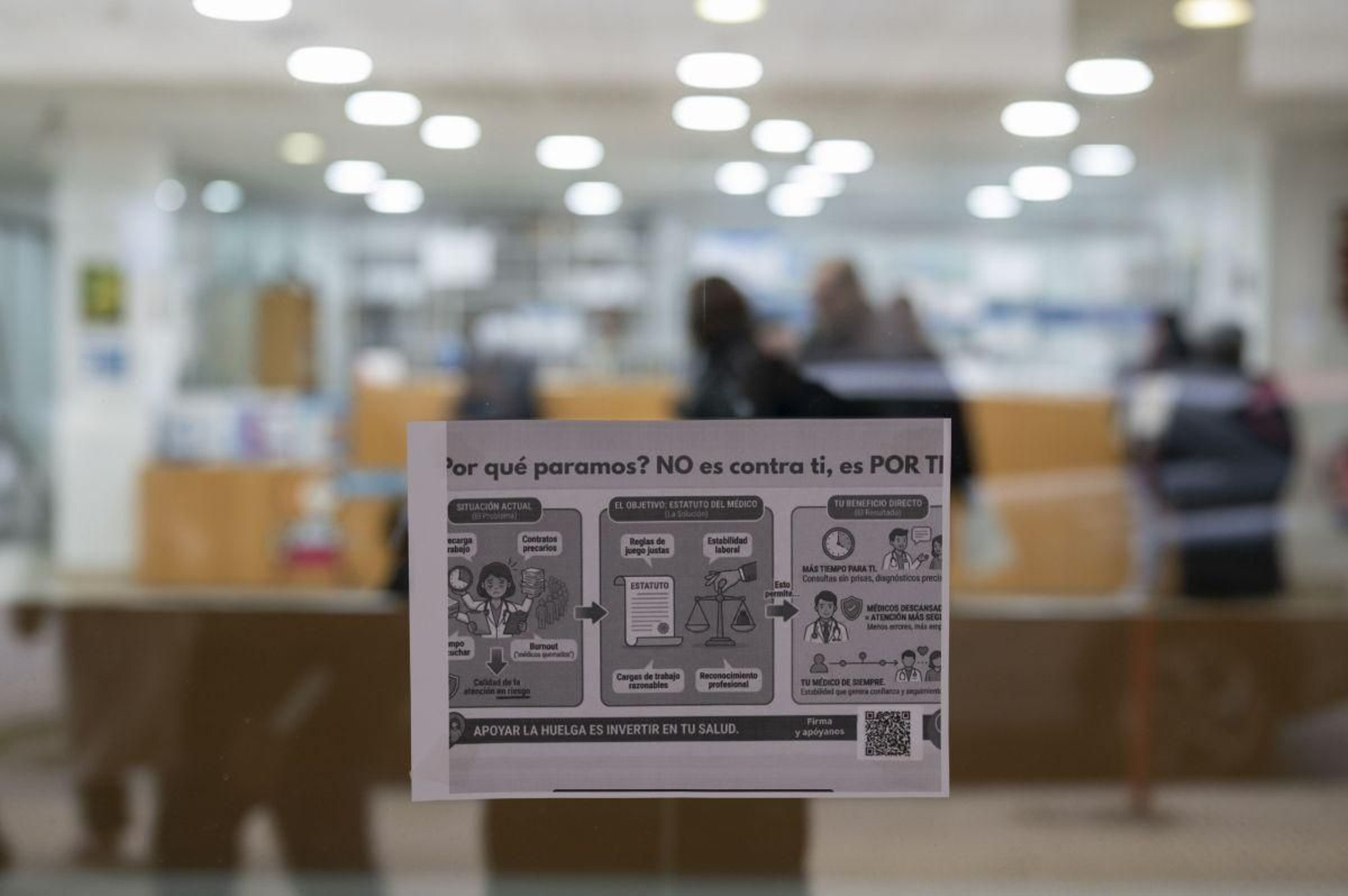 Cartel de la huelga en el centro de salud Valle Inclán