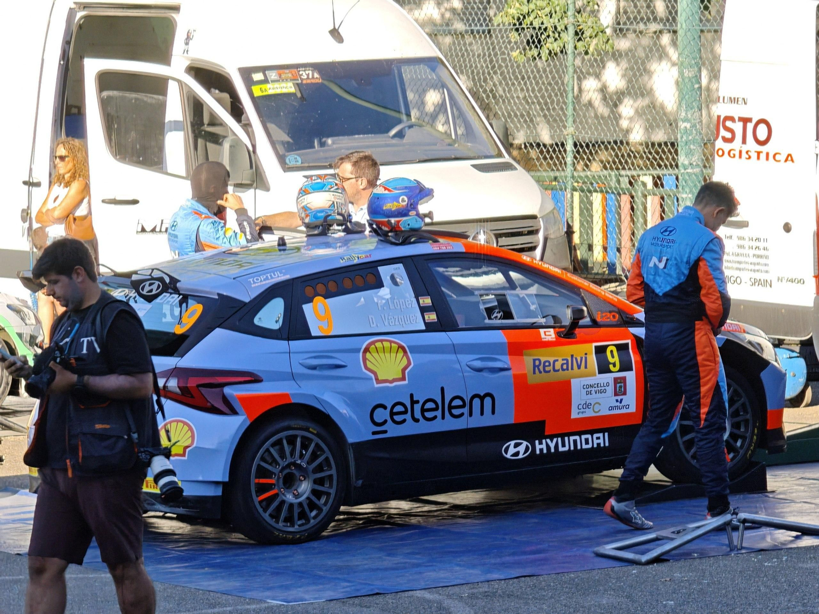 Galería | Los coches se apoderan de Vigo en el primer día del Rally Rías Baixas