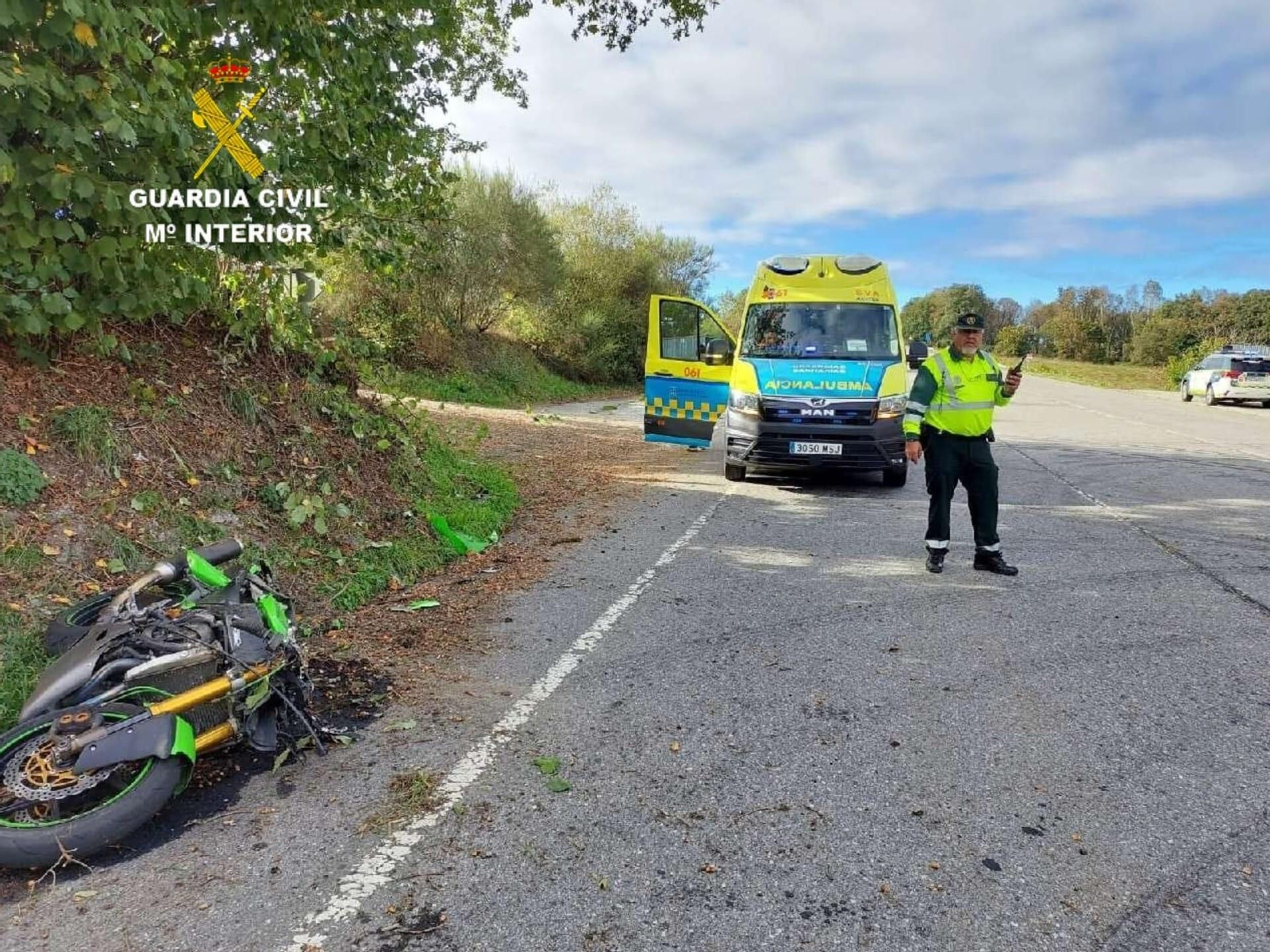 Un motorista de 52 años fallece en una colisión contra un tractor en Dozón (Pontevedra).