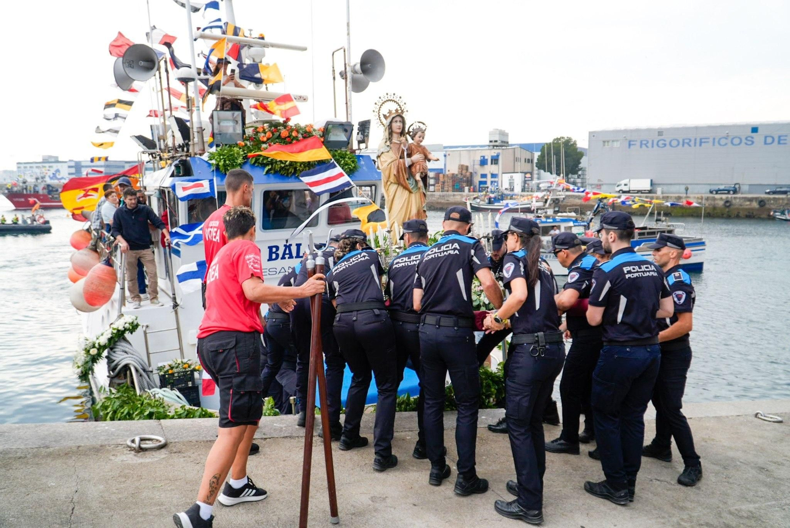Galería | Vigo rinde homenaje a la Virgen del Carmen por tierra y por mar