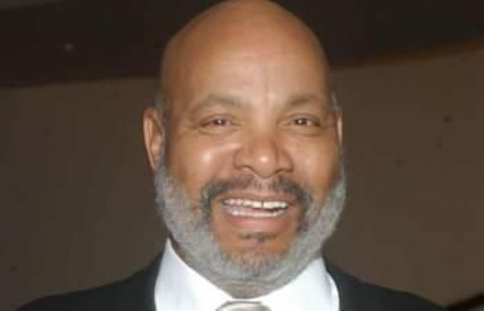 El actor, James Avery -el tío Phil-.