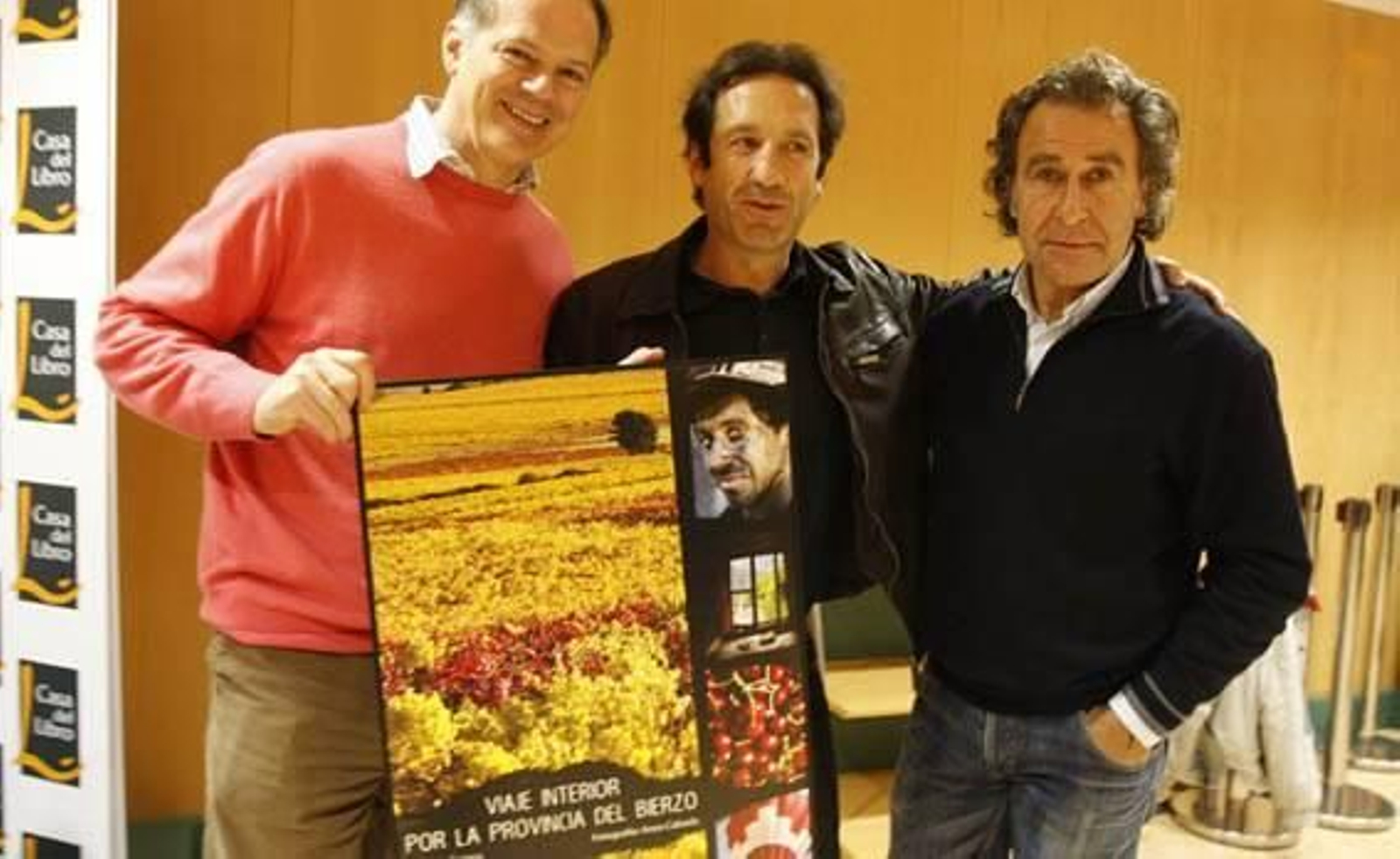 La Casa del Libro acogió la presentación de la última obra de Carrera y Cabada, en la foto con Lubián. foto: j.v.landin.