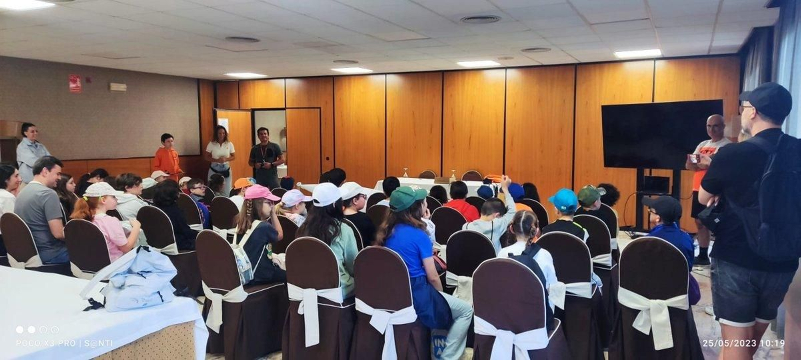 Actividad de piragüismo del CEIP Carmen García Carrasco en Cenlle.