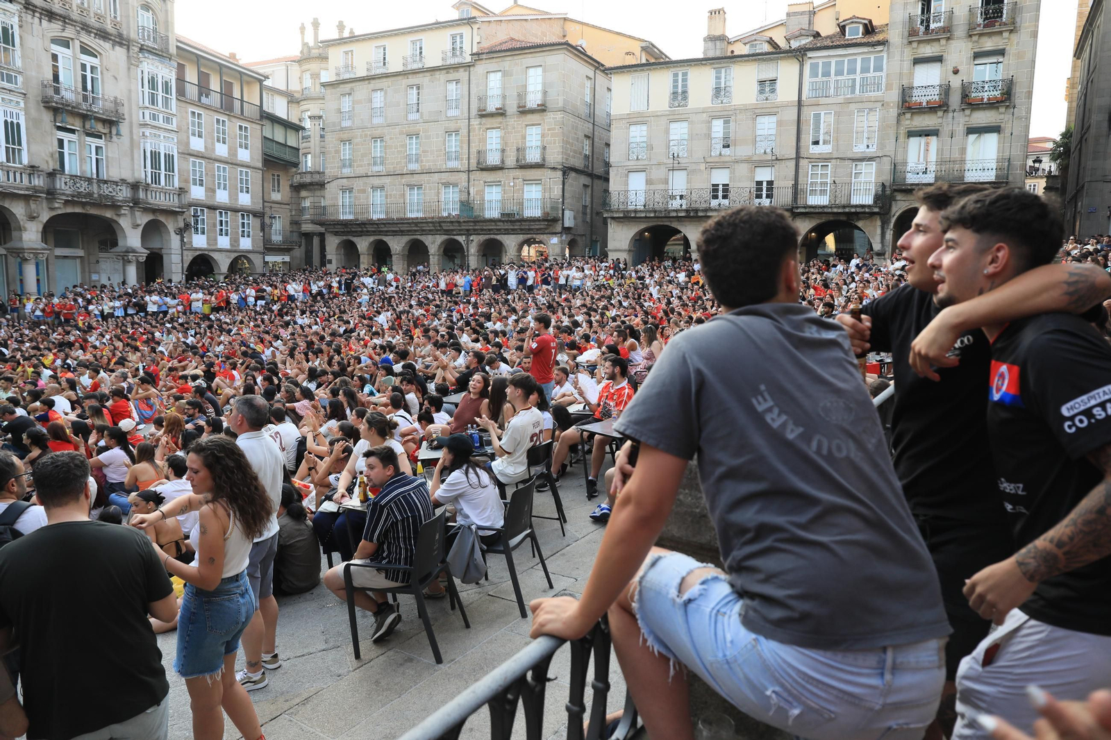 Galería | Ambiente y expectación en las terrazas de Ourense para disfrutar del partido de la selección española ante Portugal , en fotos