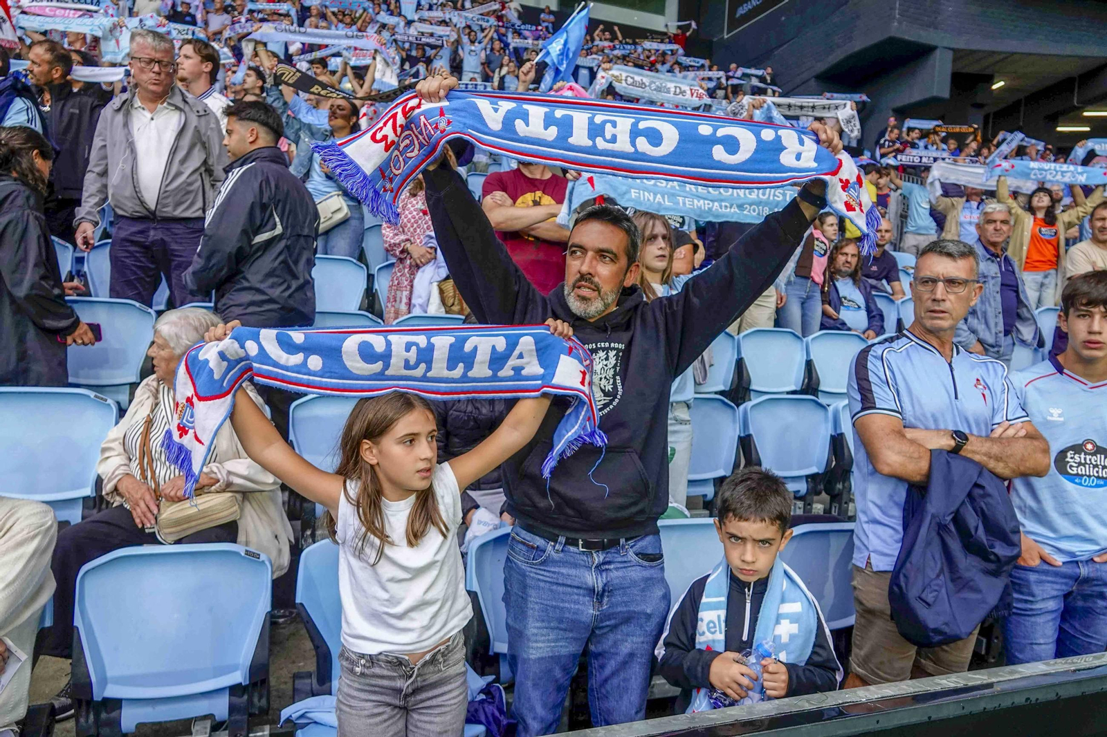 Galería | El Celta Fortuna se estrena como local en Segunda División