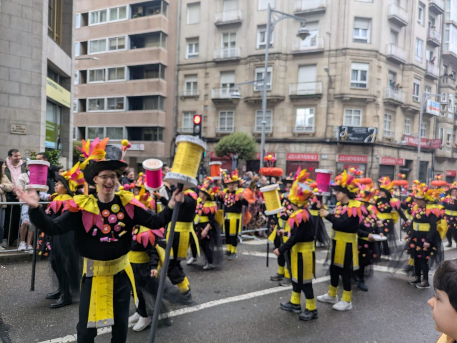 Galería |  Así vive Ourense su Entroido, el desfile en fotos