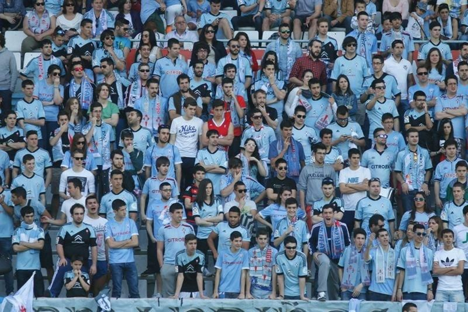 La afición del Celta se muestra indiferente ante la posible salida de Luis Enrique.