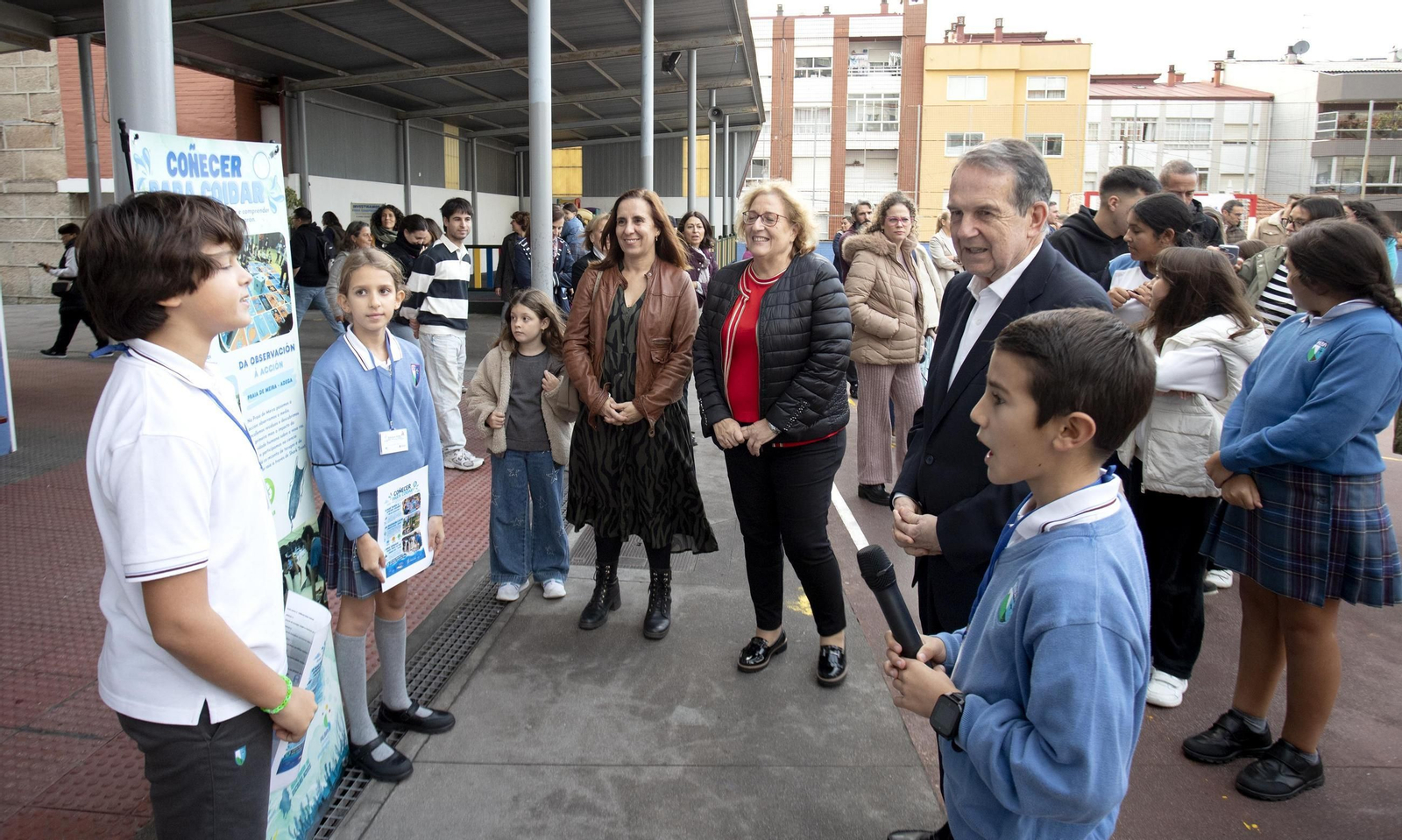 Galería | El Colegio Alba de Vigo celebra la jornada “Alba en Azul”