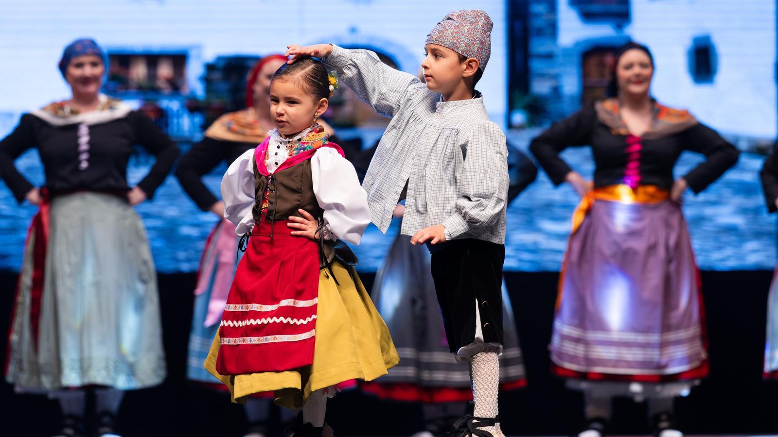 Actuación infantil del Grupo Nobleza Baturra de Zaragoza en el 64.º Festival Folclórico del Paraná