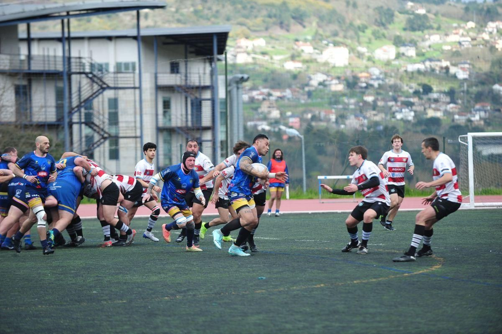 El Campus avanza con el oval en el partido ante el CRAT disputado en Ourense.