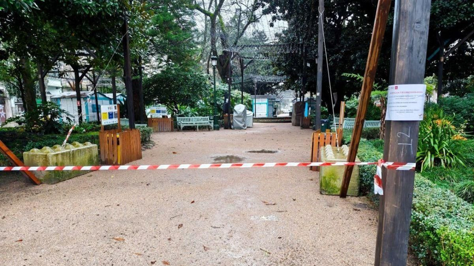 Plaza de Compostela, cerrada.