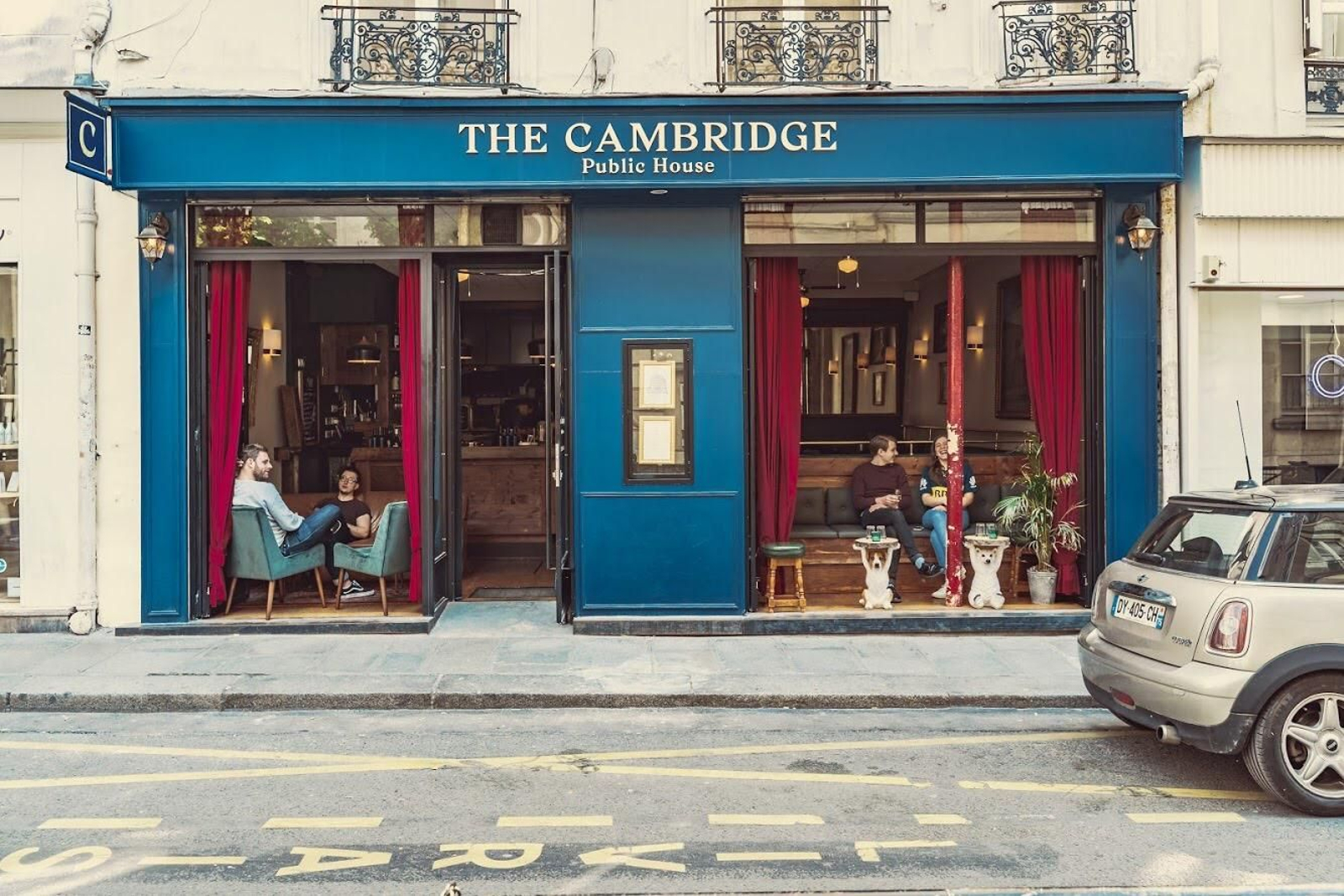 The Cambridge se encuentra en el barrio parisino de Marais