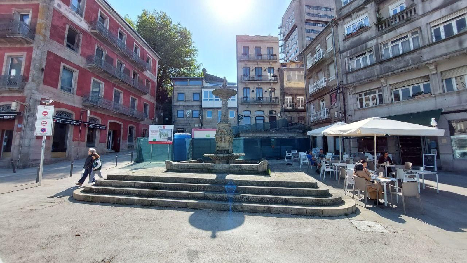 La plaza frente al Olivo, ya en obras.