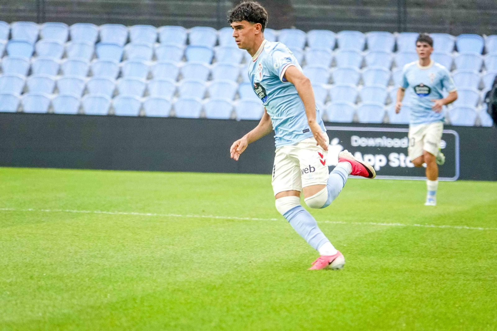 Galería | El Celta Fortuna se estrena como local en Segunda División