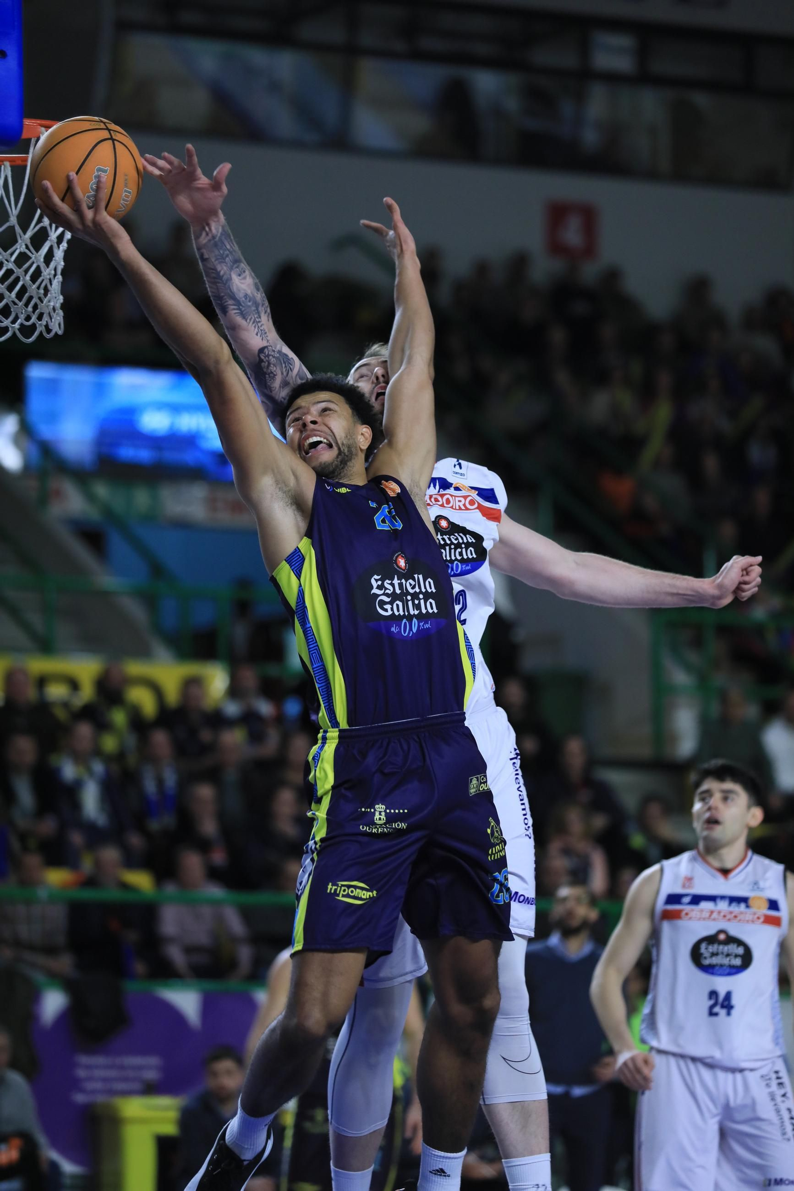 Galería | El Pazo, a reventar para el derbi COB-Obradoiro